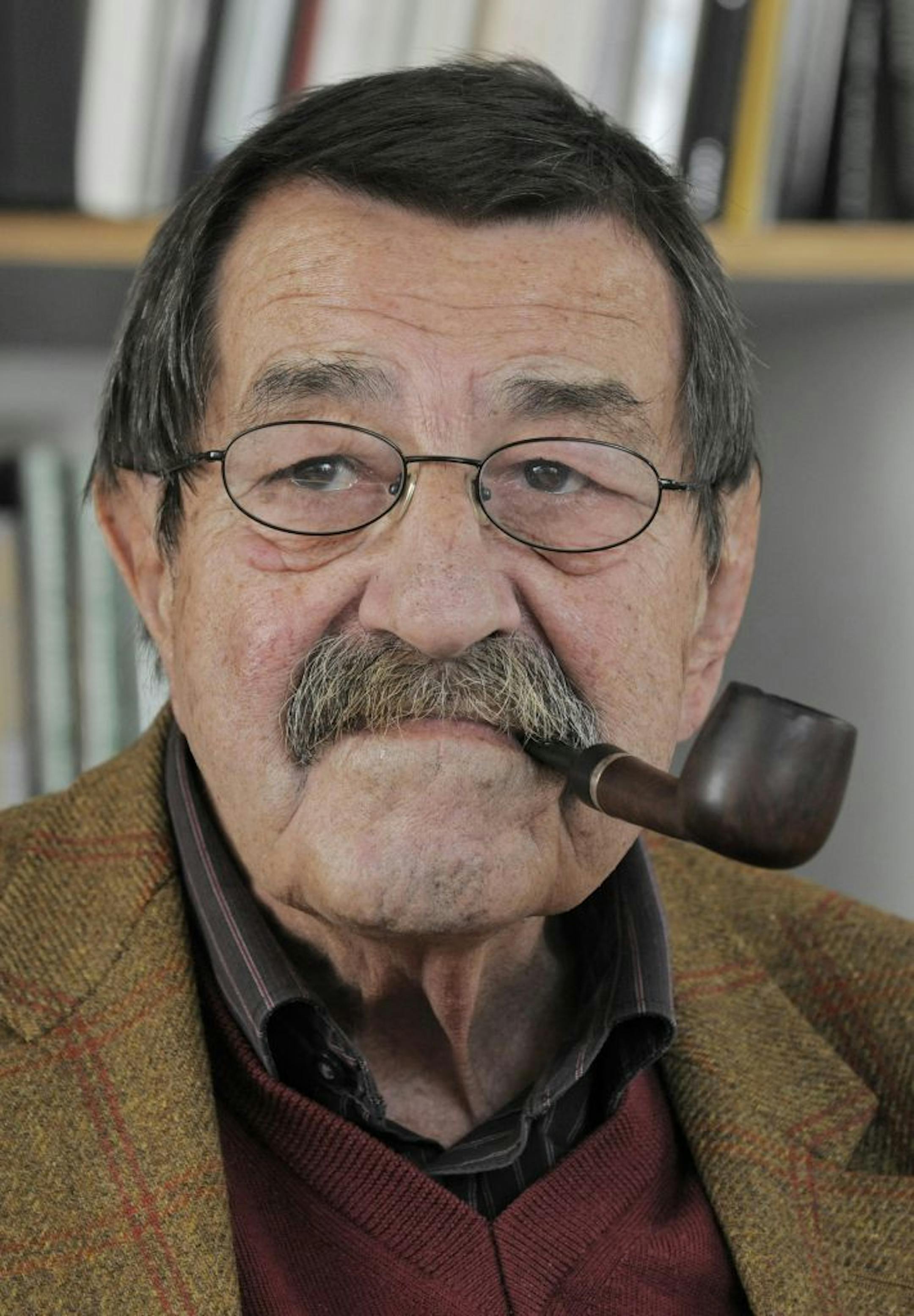 Guenter Grass' new poem has muddled facts, critics said, and is "aggressive" and "irresponsible."
