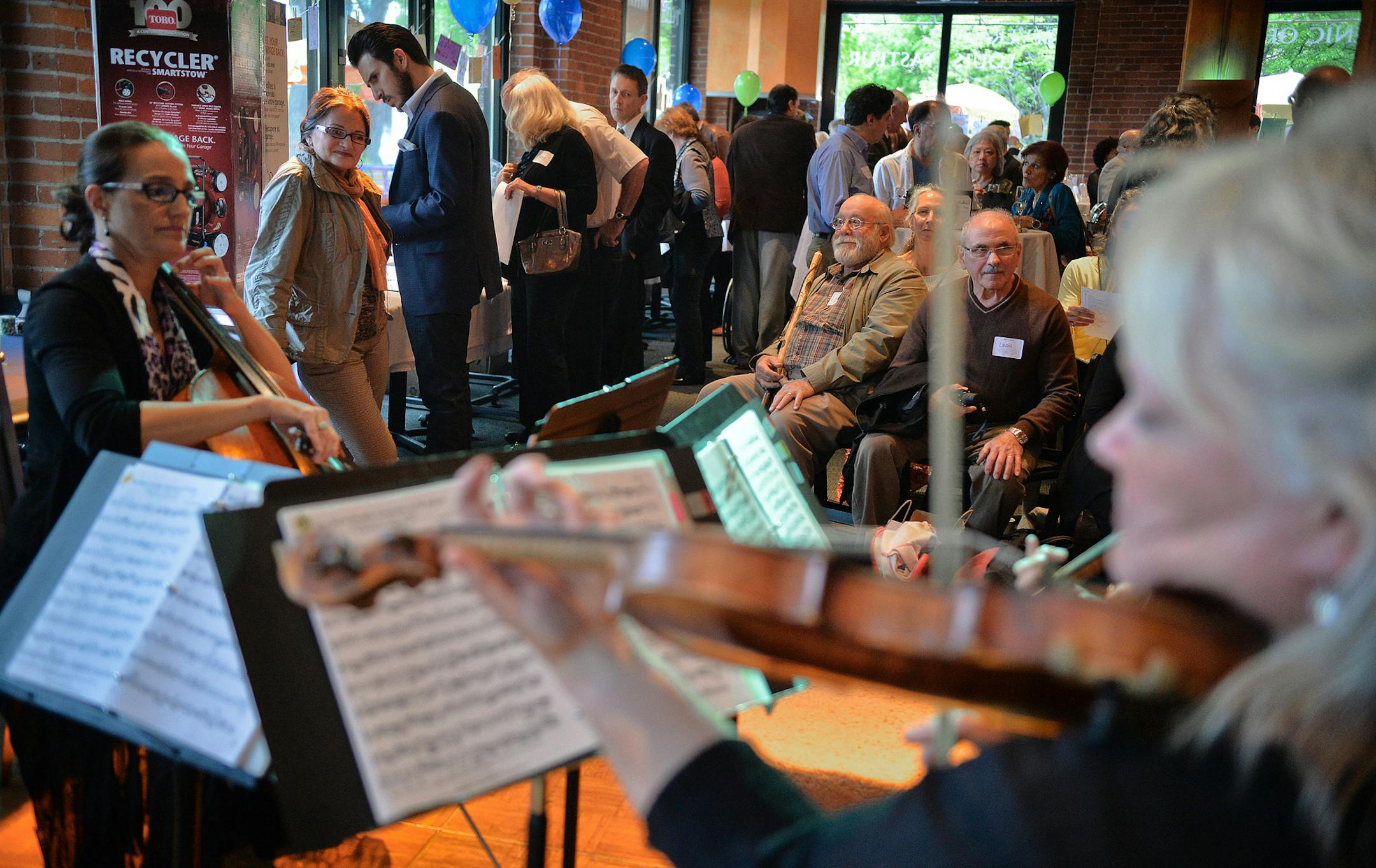 Spring Fling guests were treated to live music at Vic's during the Minnesota Sinfonia fundraiser. ] (SPECIAL TO THE STAR TRIBUNE/BRE McGEE) **Minnsesota Spring Fling, Minnesota Sinfonia