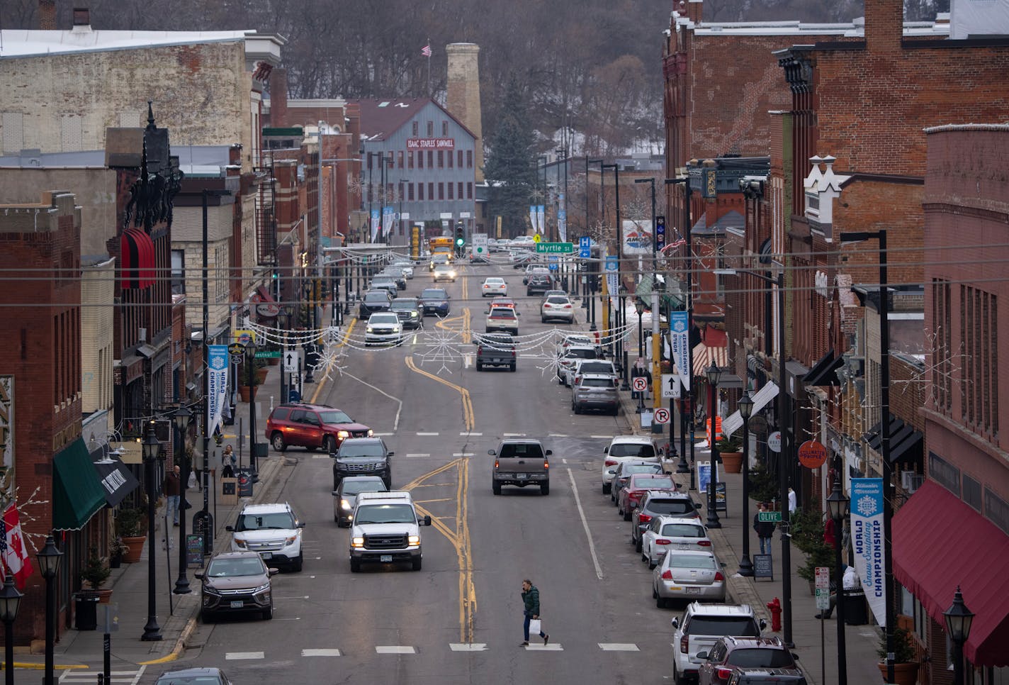 A stretch of Main St. in downtown Stillwater Monday afternoon, December 12, 2022 that currently offers three hours of free parking. Free on-street parking in downtown Stillwater will be going away next summer in favor of an app-based parking fee payment system drivers are already familiar with in the Twin Cities. Currently, about a quarter of the city's parking spots require payment. That should rise to about 60 percent as the app rolls out. ] JEFF WHEELER • jeff.wheeler@startribune.com