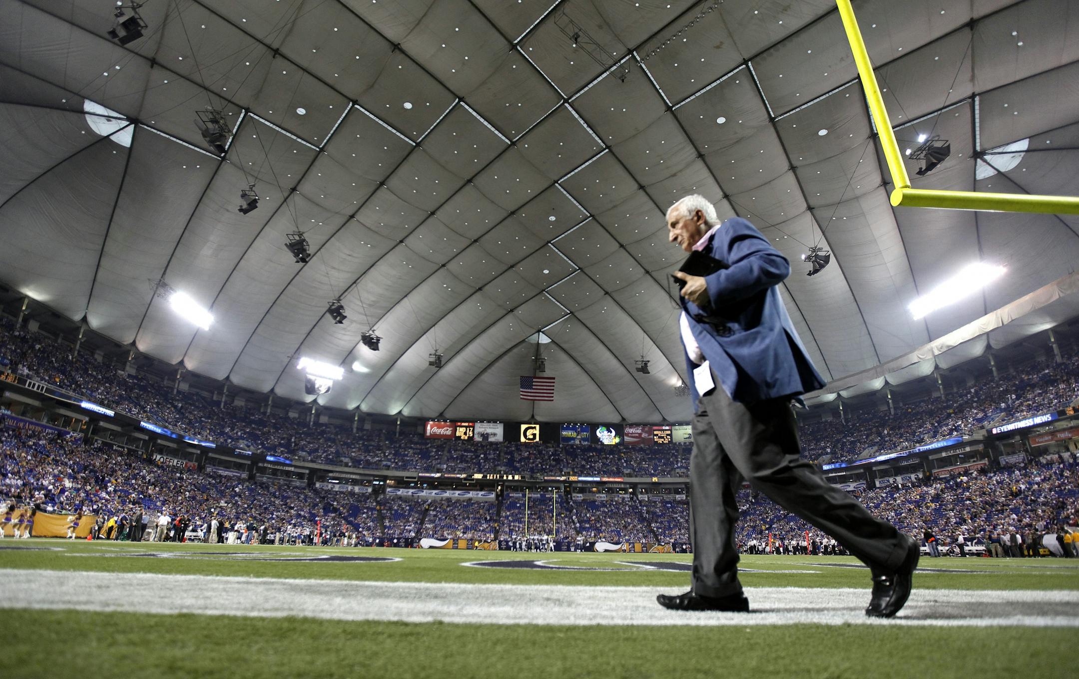 Star Tribune sports columnist Sid Hartman at The Metrodome.