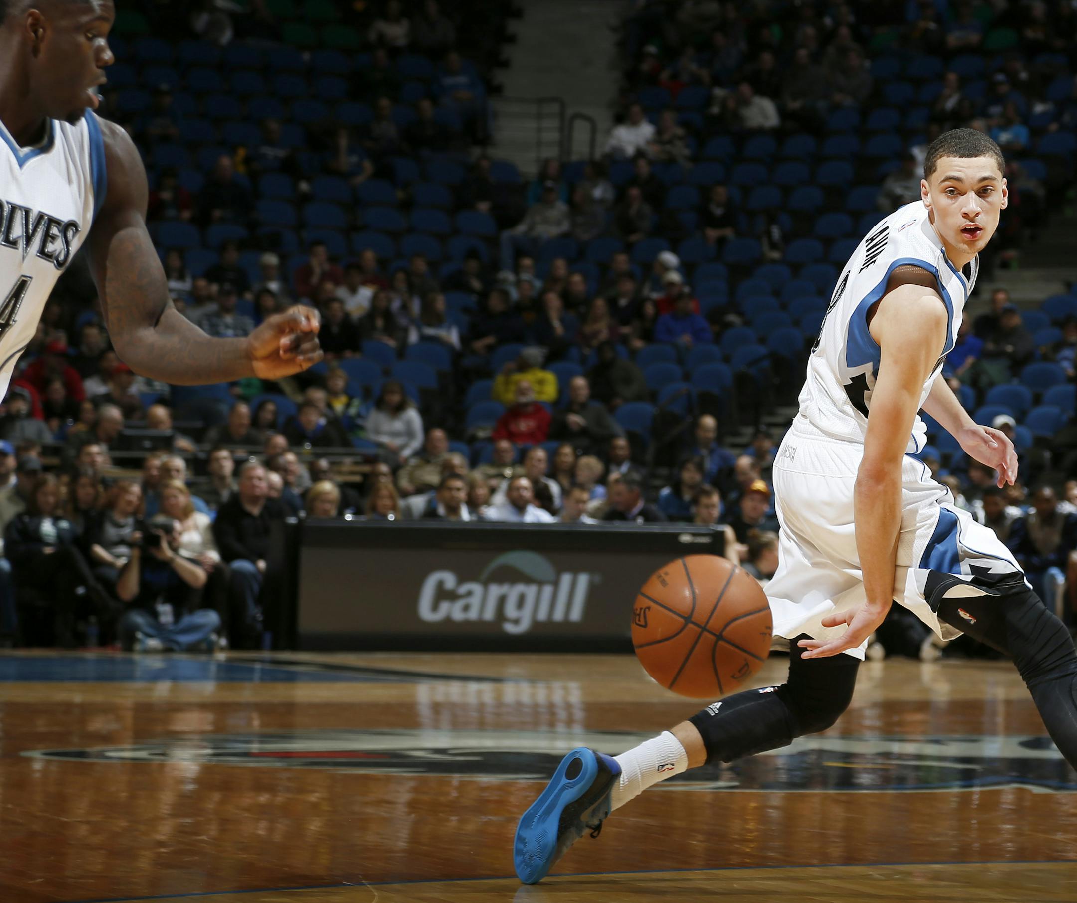Zach LaVine (8) passed the ball back to teammate Anthony Bennett (24) in the first quarter. ] CARLOS GONZALEZ cgonzalez@startribune.com, January 5, 2015, Minneapolis, Minn., Target Center, NBA, Minnesota Timberwolves vs. Denver Nuggets