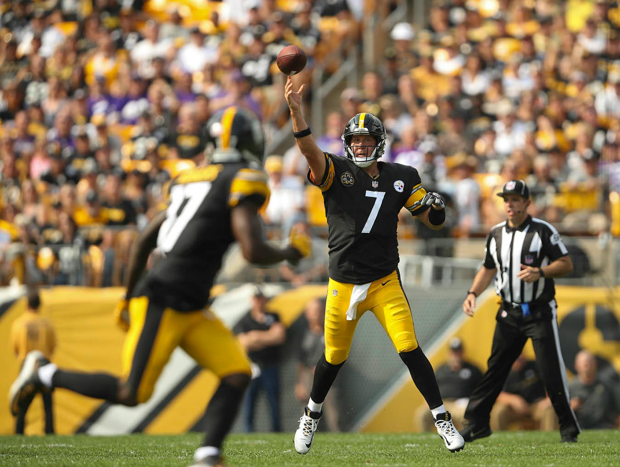 Pittsburgh Steelers quarterback Ben Roethlisberger (7)