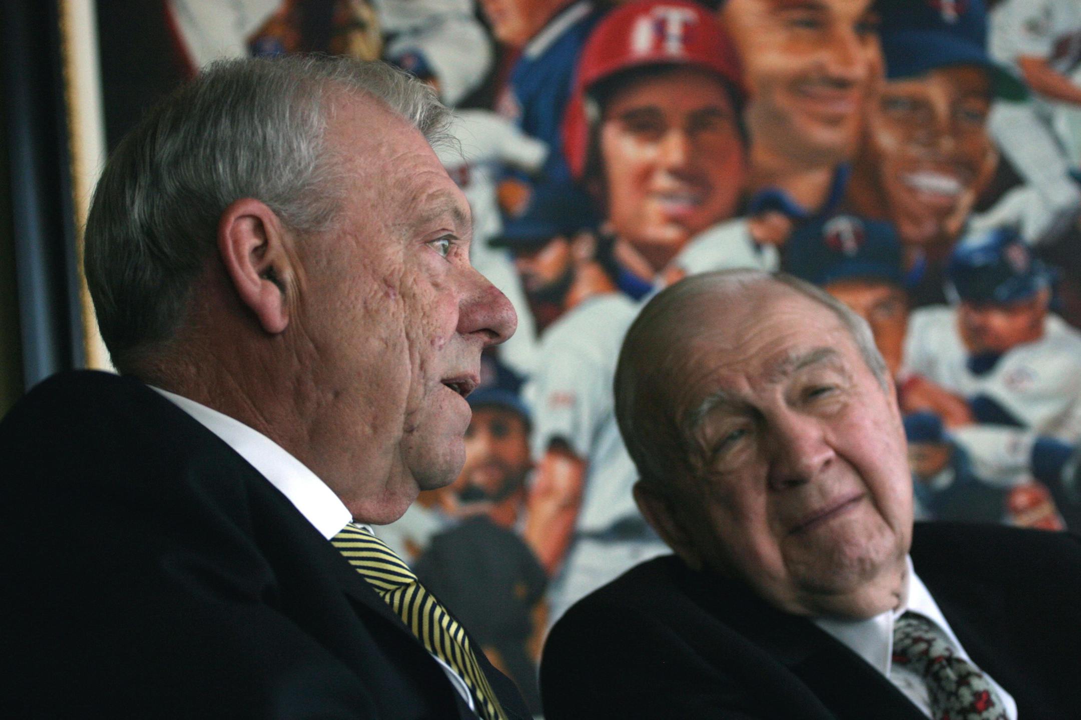 star tribune tom sweeney%%Minneapolis, MN 9/01/2004 Twins executive Jerry Bell, ( left) and owner Carl Pohlad
