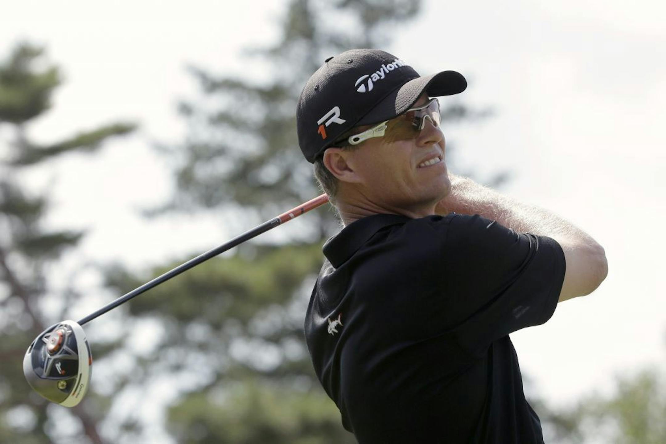 John Senden, of Australia, watches his shot on the fourth hole during the third round of the U.S. Open golf tournament at Merion Golf Club, Saturday, June 15, 2013, in Ardmore, Pa.