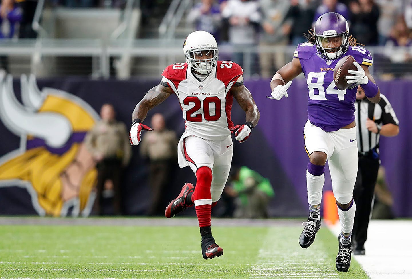 Cordarrelle Patterson (84) ran after catch for a first down in the second quarter. He later returned a kickoff for a touchdown.