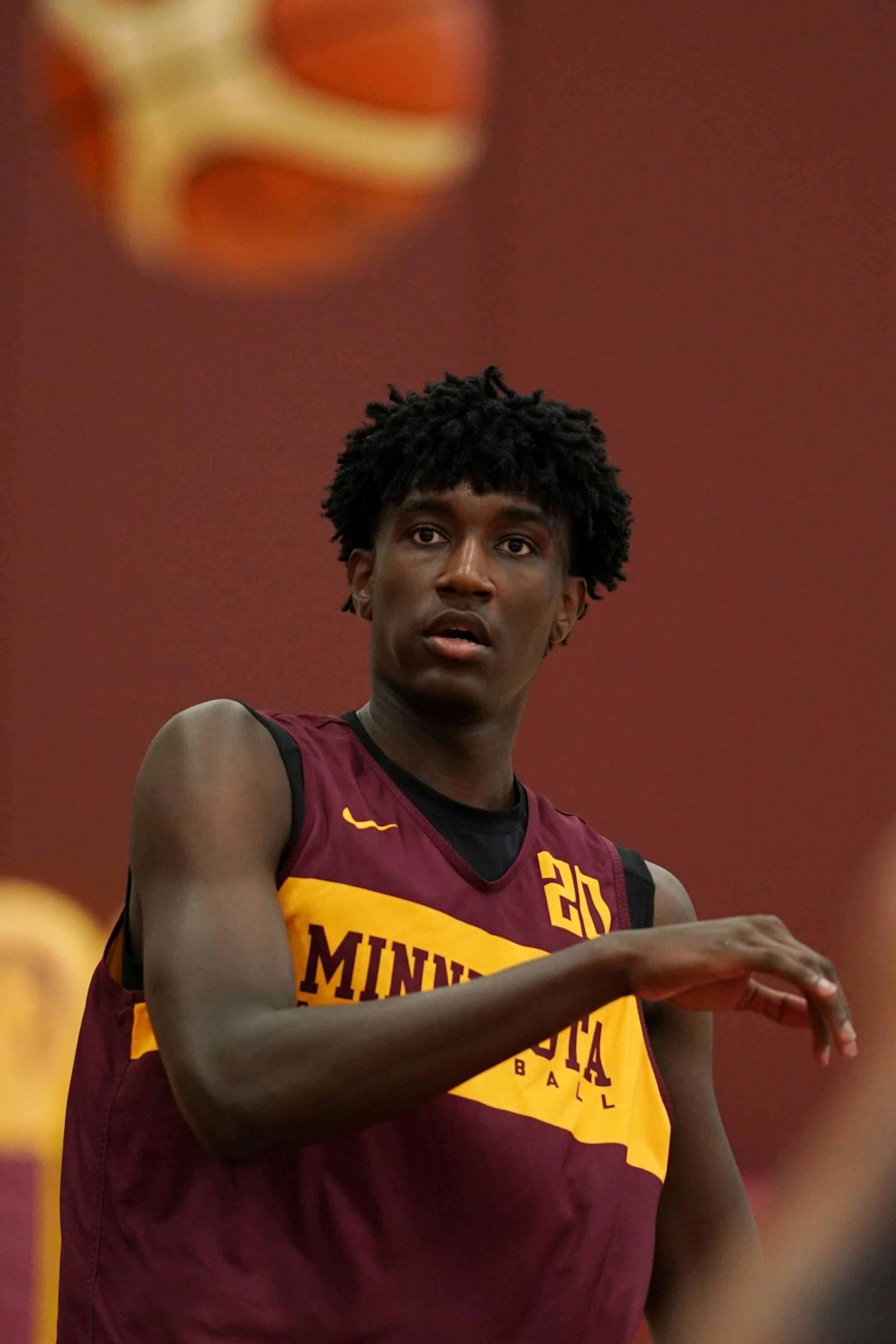 Gophers forward Isaiah Ihnen passed the ball across the court during Thursday's practice.