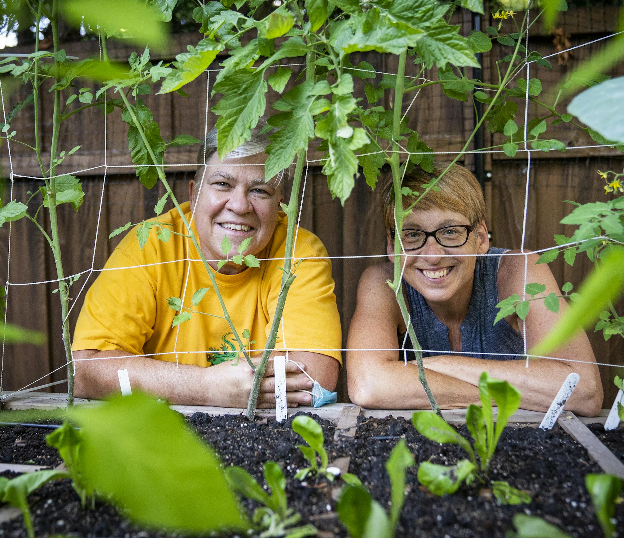 A Backyard Farm Co-owners Joan James, left, and Coleen Gregor checked out some of Lindsay Brice's produce.