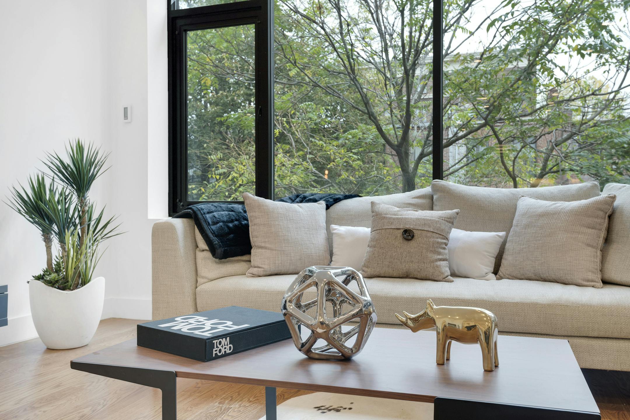 Adding greenery can help make a space feel less cold. (Design Recipes/TNS) ORG XMIT: 1216343