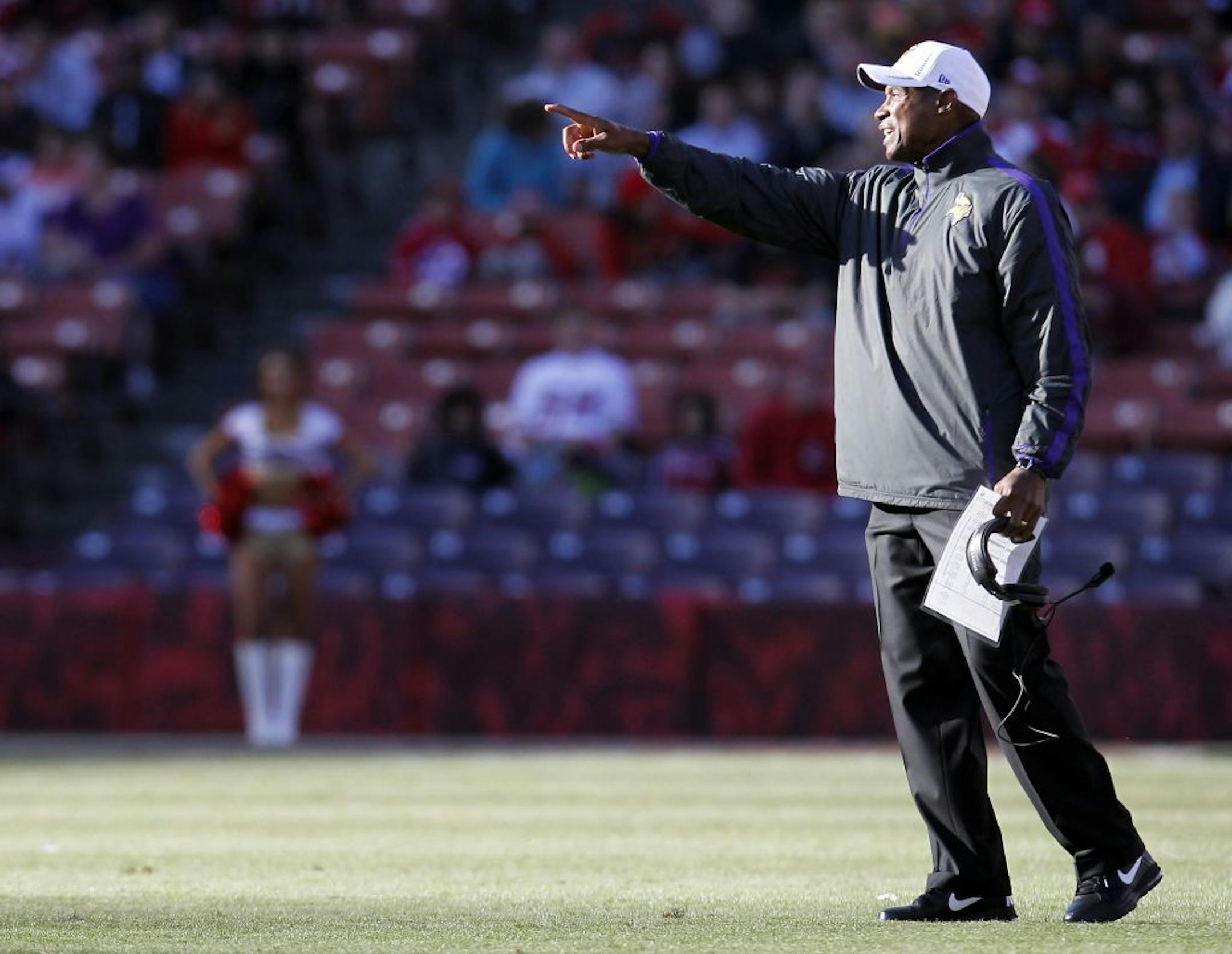 Minnesota Vikings head coach Leslie Frazier in the first quarter.