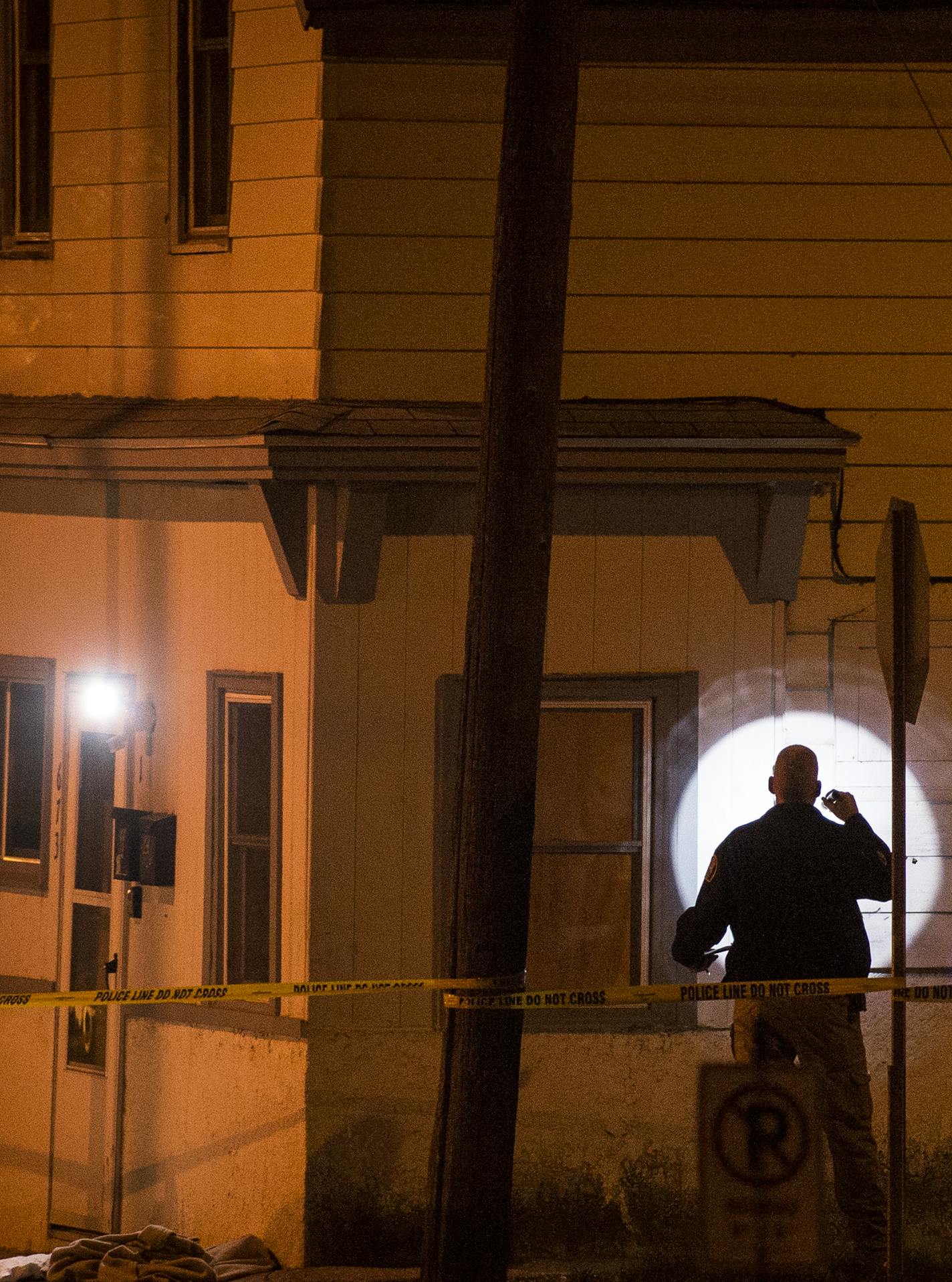 An Investigator used his flashlight to look for evidence near the scene of a fatal shooting at Beaumont Street East and Bedford Street in St. Paul Sunday night. ] (AARON LAVINSKY/STAR TRIBUNE) aaron.lavinsky@startribune.com St. Paul Police investigated a fatal shooting at Beaumont Street East and Bedford Street Sunday night in St. Paul.