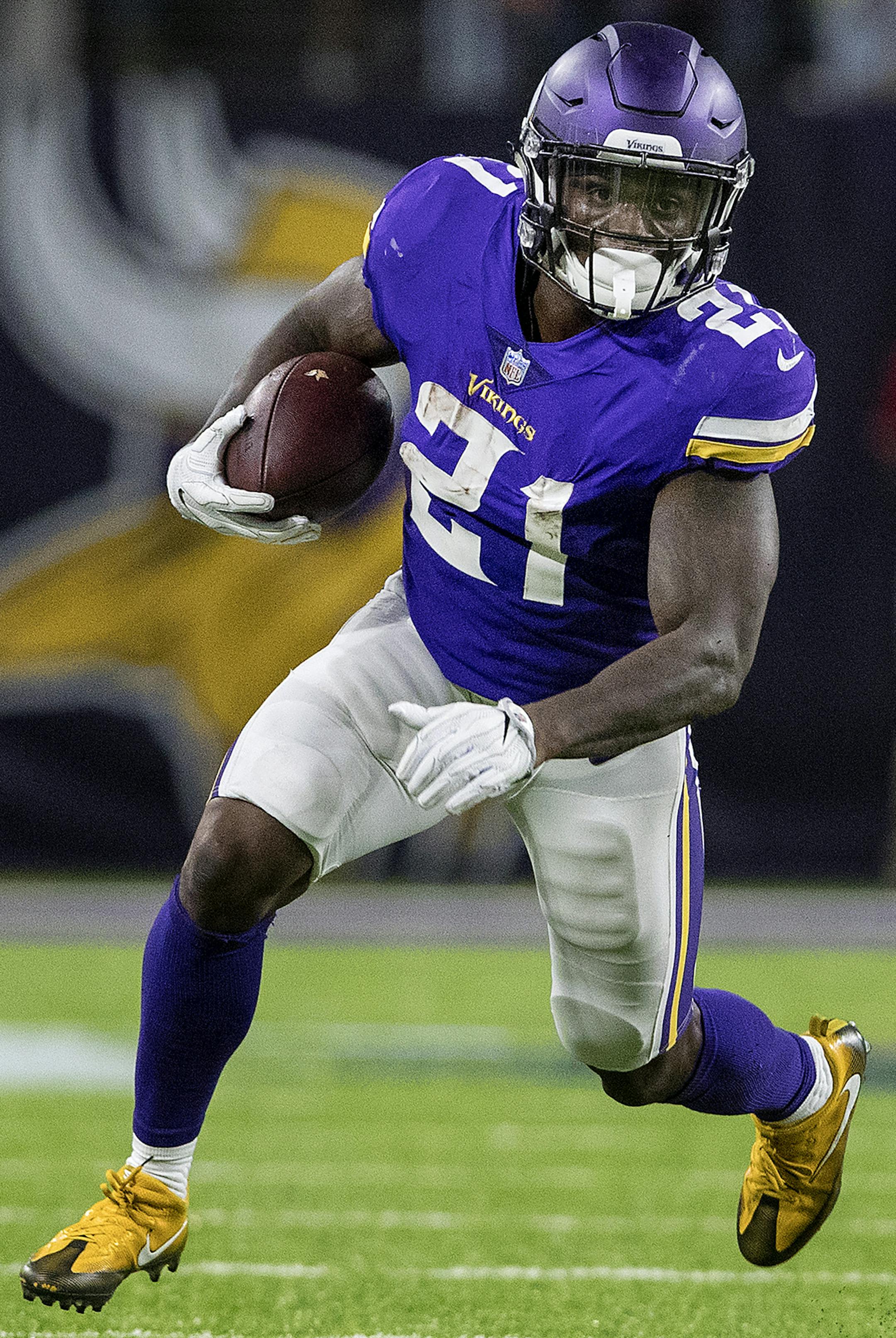 Vikings running back Jerick McKinnon during a run in the third quarter. ] CARLOS GONZALEZ &#xef; cgonzalez@startribune.com - August 27, 2017, Minneapolis, MN, US Bank Stadium, NFL, Minnesota Vikings vs. San Francisco 49ers