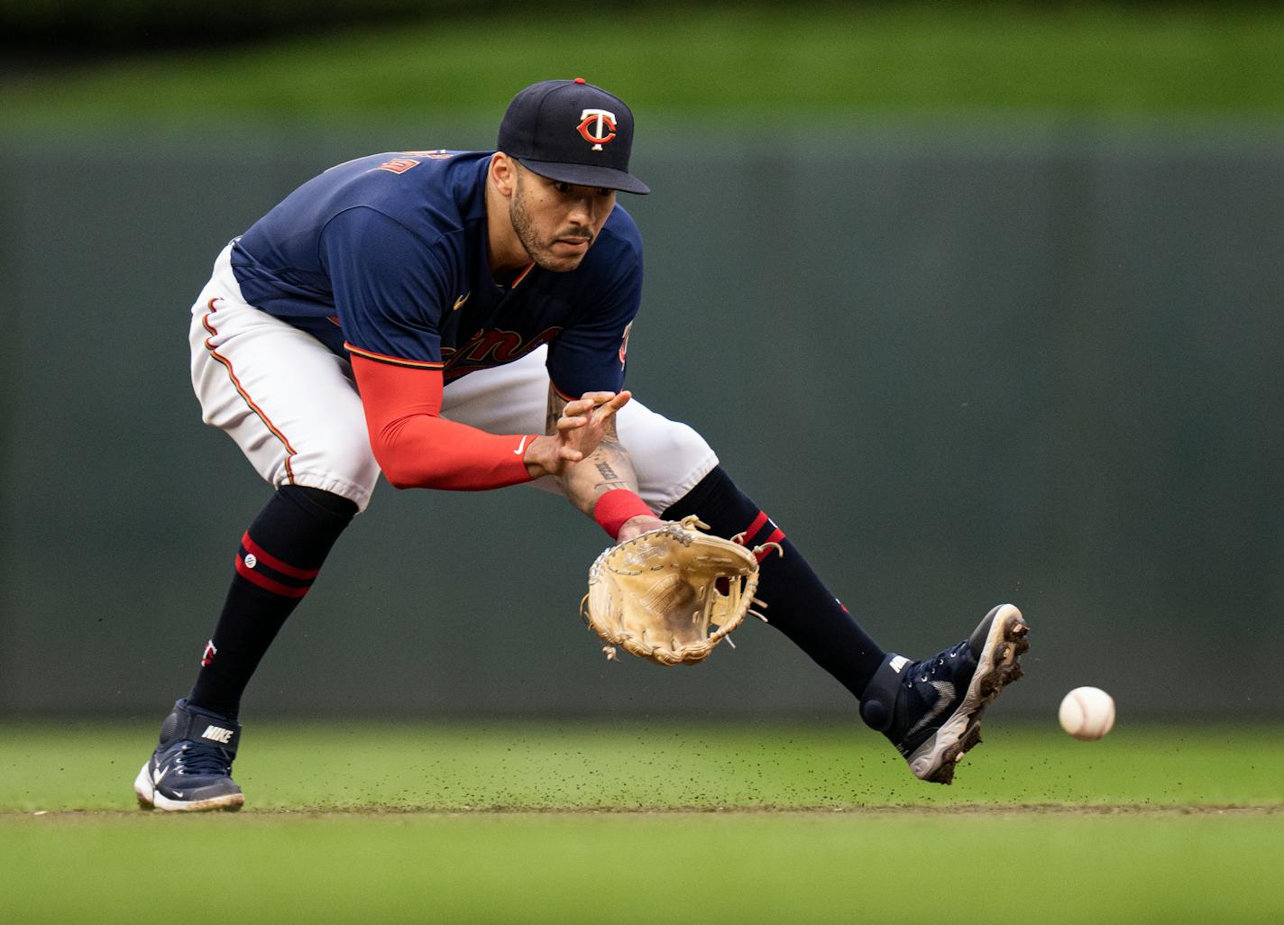 Minnesota Twins shortstop Carlos Correa (4) fields an out on a ground ball by Detroit Tigers center fielder Derek Hill (54) in the 3rd inning in Minneapolis, Minn., on Tuesday, May 24, 2022. Minnesota Twins vs. Detroit Tigers play at Target Field. ] RICHARD TSONG-TAATARII • richard.tsong-taatarii@startribune.com