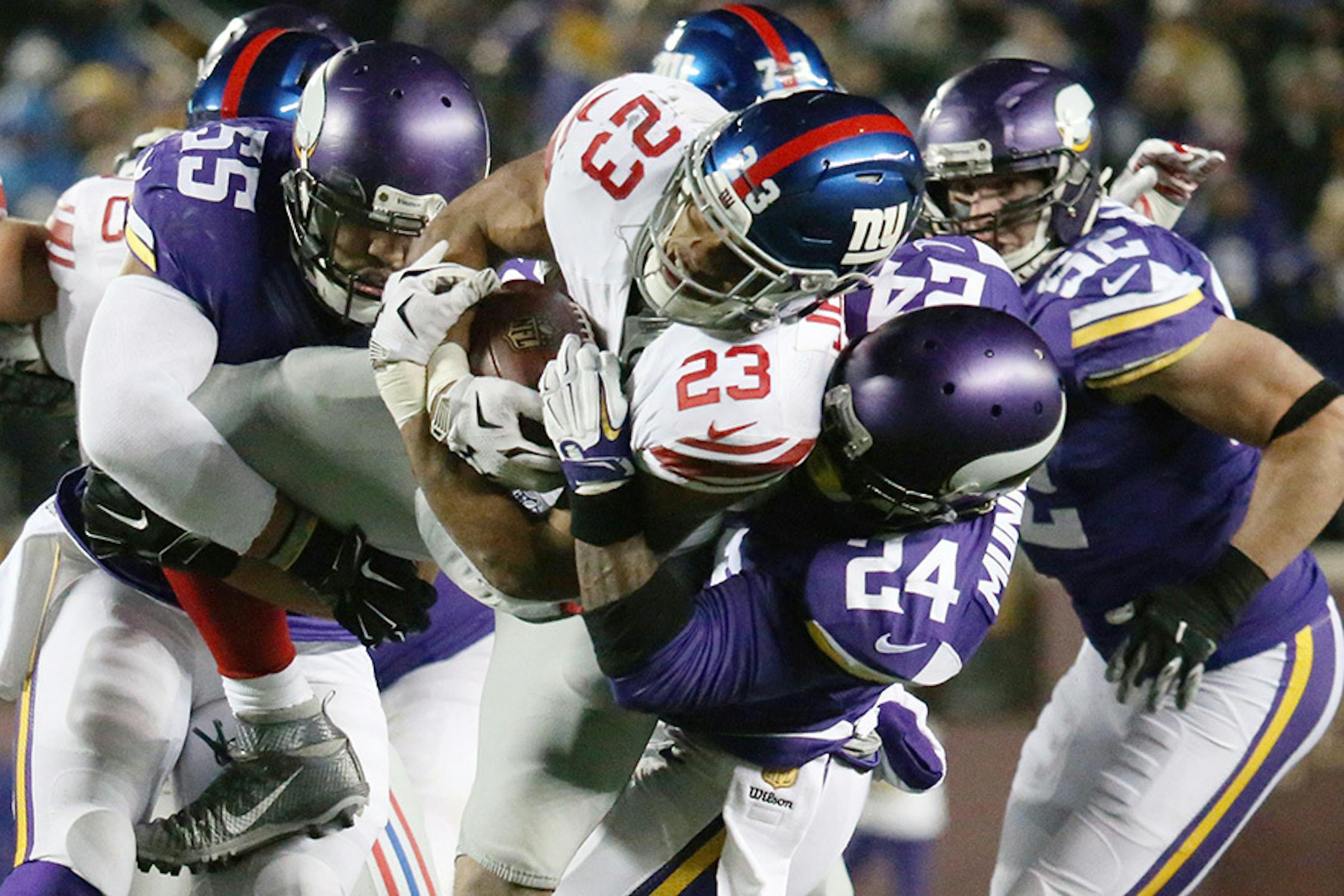 Vikings linebacker Anthony Barr and cornerback Captain Munnerlyn tackle Giants running back Rashad Jennings in the fourth quarter.