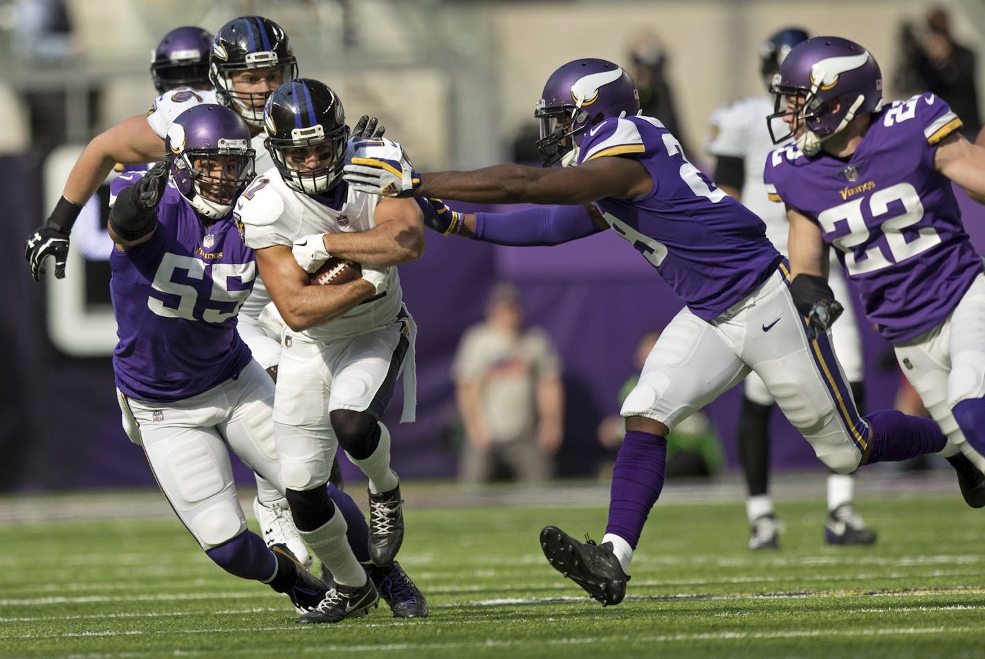 Vikings Xavier Rhodes and Anthony Barr team up to take down Ravens Michael Campanaro in the 2nd quarter. ] Minnesota Vikings -vs- Baltimore Ravens US Bank Stadium
BRIAN PETERSON &#xef; brian.peterson@startribune.com
Minneapolis, MN 10/17/2017