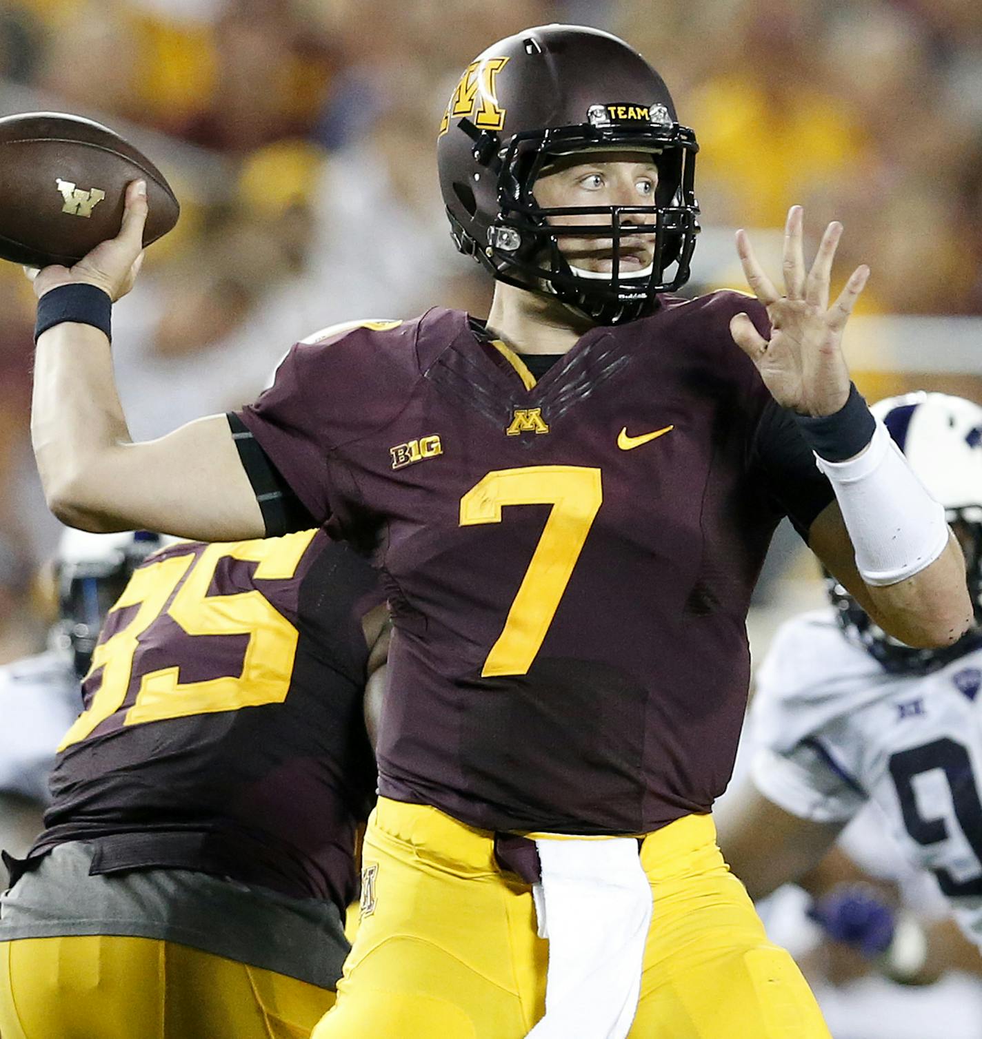 Gopher quarterback Mitch Leidner (7) attempted a pass in the third quarter. ] CARLOS GONZALEZ cgonzalez@startribune.com - September 3, 2015, Minneapolis, MN, TCF Bank Stadium, NCAA Football, Big 10, University of Minnesota Golden Gophers vs. Texas Christian University TCU Horned Frogs