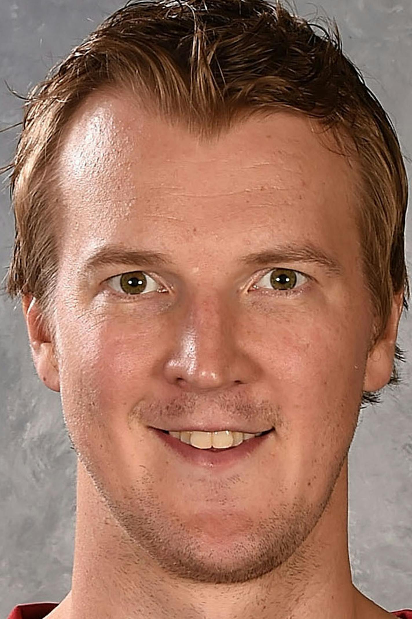 GLENDALE, AZ - SEPTEMBER 18: Devan Dubnyk #40 of the Arizona Coyotes poses for his official headshot for the 2014-2015 season on September 18, 2014 at Gila River Arena in Glendale, Arizona. (Photo by Norm Hall/Getty Images) *** Local Caption *** Devan Dubnyk ORG XMIT: 503032801