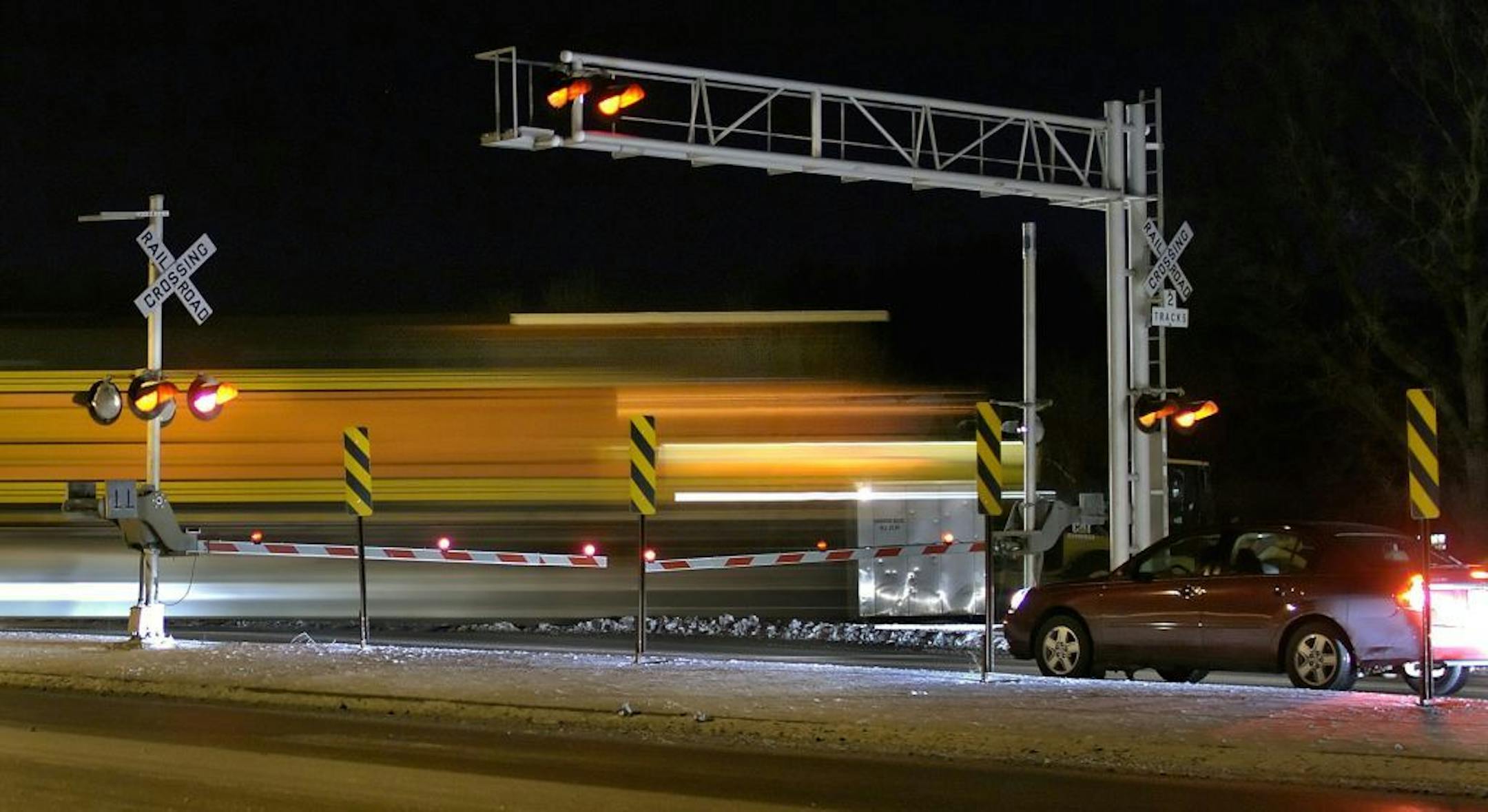 DAVID BREWSTER � dbrewster@startribune.com Monday_1/15/2007_ Coon Rapids, MN. A train crosses Hanson Blvd. in Coon Rapids. The train did not sound its horn but the crossing signals had a bell ringing and lights flashing. ORG XMIT: MIN2015050415172636