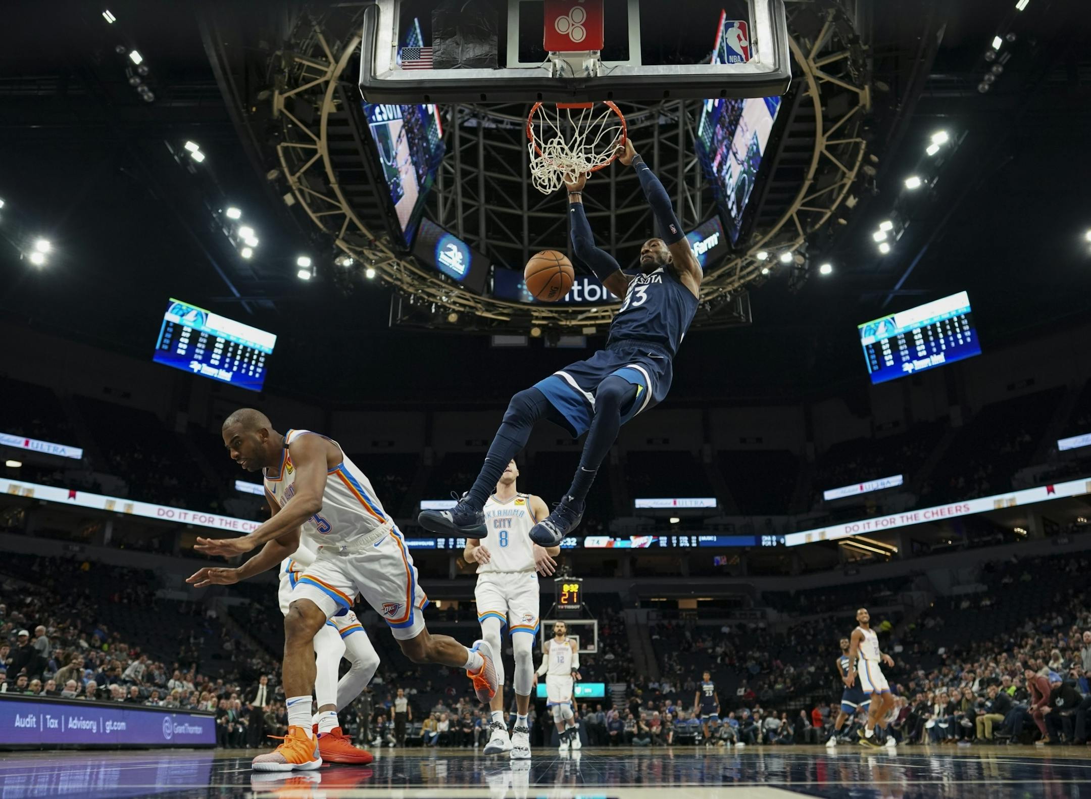Minnesota Timberwolves forward Robert Covington (33) had a third quarter dunk on Oklahoma City Thunder guard Chris Paul (3). He finished with 18 points.