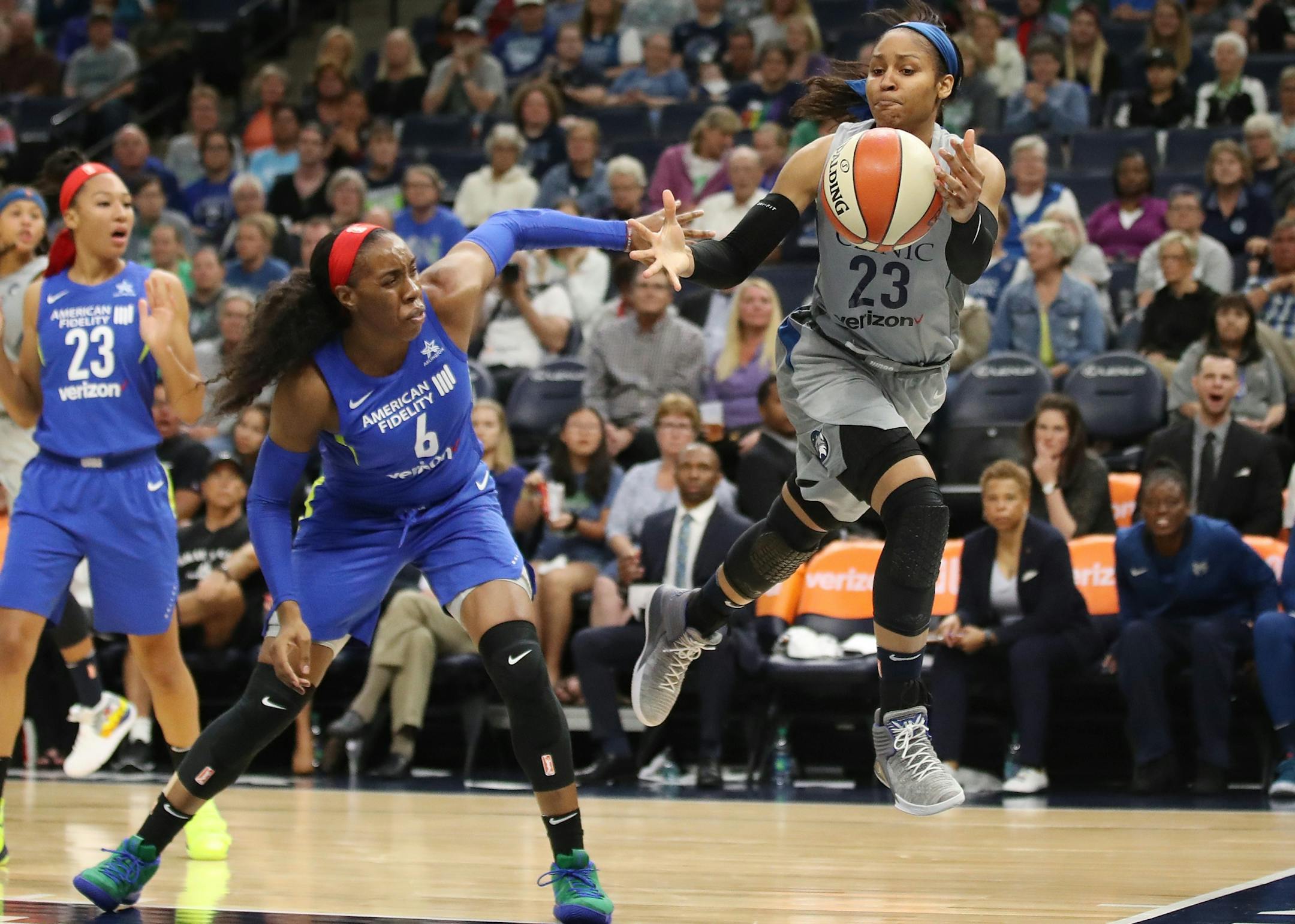 Lynx Maya Moore loss the ball out of bounds , as Wings Kayla Thornton looked on at Target Center Tuesday , June 19, 2018 in Minneapolis, MN.