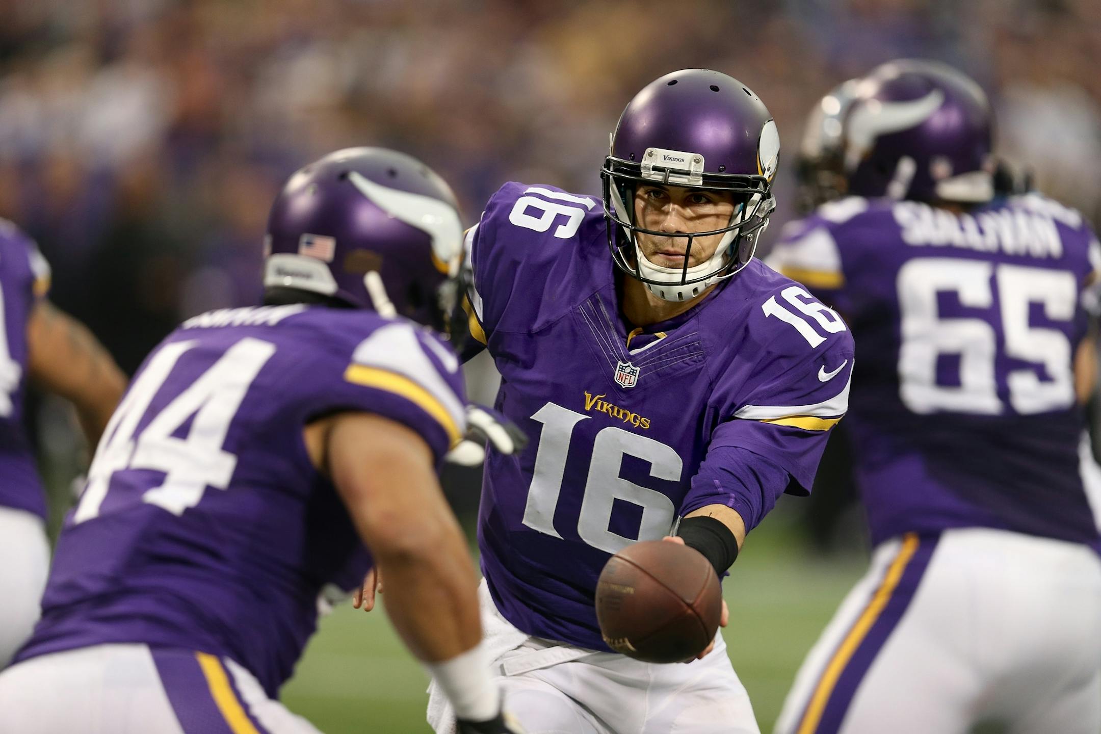 Vikings quarterback Matt Cassel (16)
