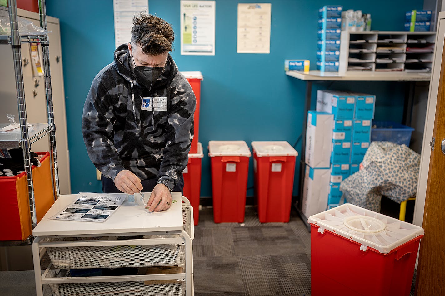 Gabe Lyrek, a Harm Reduction Specialist at the NorthPoint Health and Wellness Harm Reduction Center, demonstrates how to use fentanly testing strips by using Vitamin C (not an illicit drug), in Minneapolis, Minn., on Thursday, Jan. 19, 2023. ] Elizabeth Flores • liz.flores@startribune.com