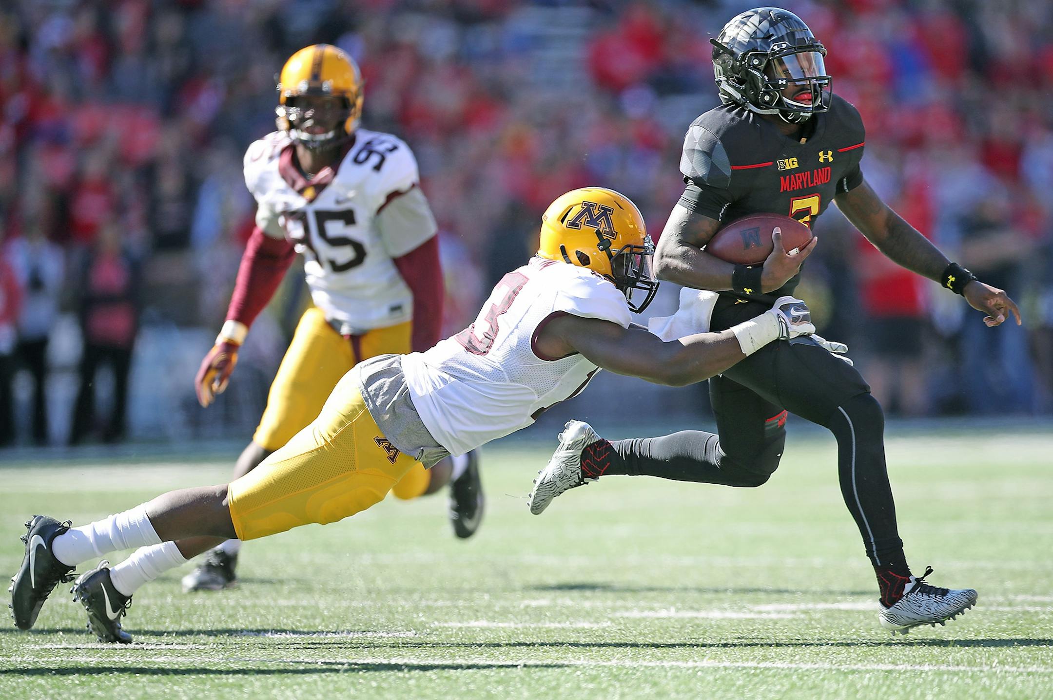 Minnesota's linebacker Jonathan Celestin, a 2017 co-captain, is among the players using Twitter to support suspended teammates.
