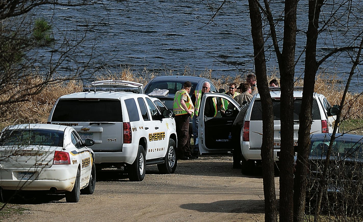 > Monte Draper | Bemidji Pioneer > > > The landing at Clearwater Lake, northwest of > Debs, was filled Friday afternoon with rescue vehicles from the surrounding > area after a report of a capsized boat with a father and his three children. > The father was taken to Bagley Hospital, two children to Sanford Bemidji > Medical Center and one was later airlifted to Fargo, N.D.