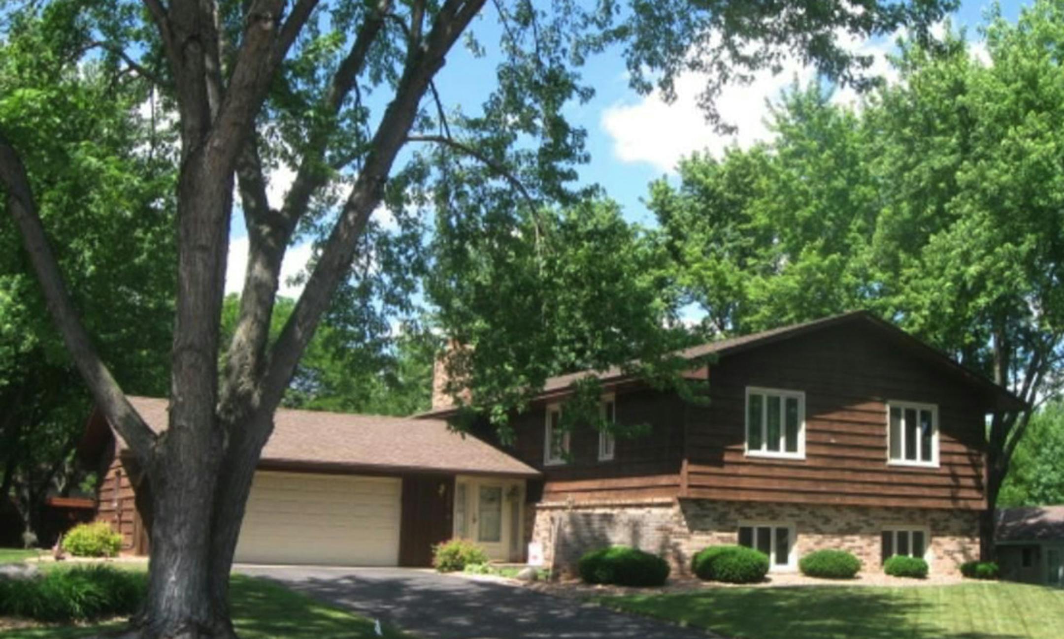 Burnsville
Built in 1971, this five-bedroom, three-bath house has 2,516 finished square feet and features three bedrooms on one level,two fireplaces, formal dining room, eat-in kitchen, finishing basement, deck and two-car, insulated attached garage. Listed by LaRae Brown, Ryan Real Estate Co., 612-387-8145.