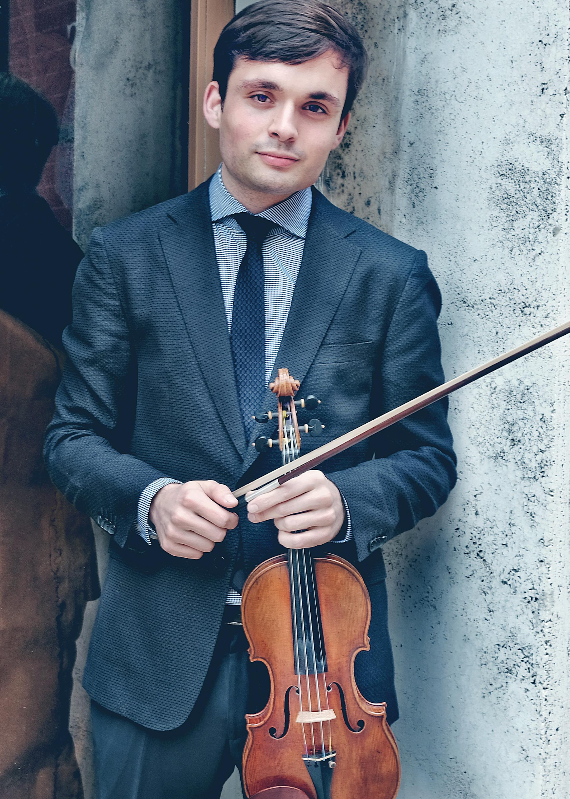 Photo by Sophie Zhai. SPCO violinist Francisco Fullana