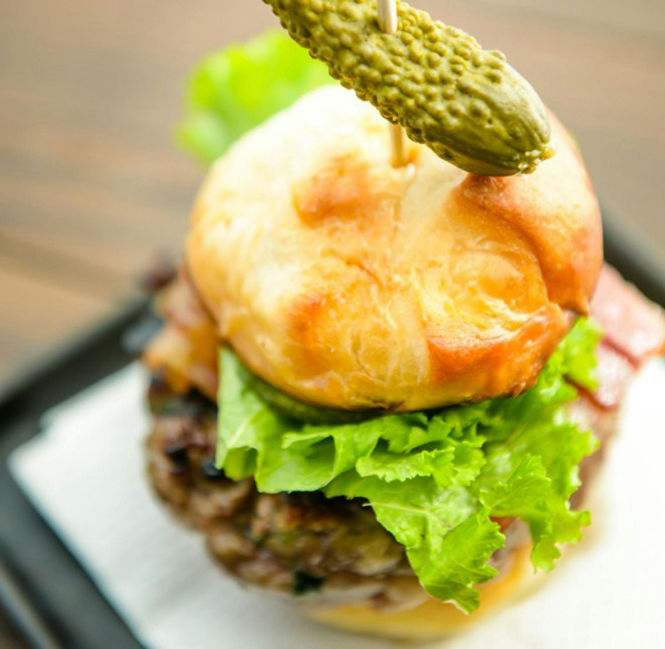 Burger from the Rookery; Photos by Rick Nelson