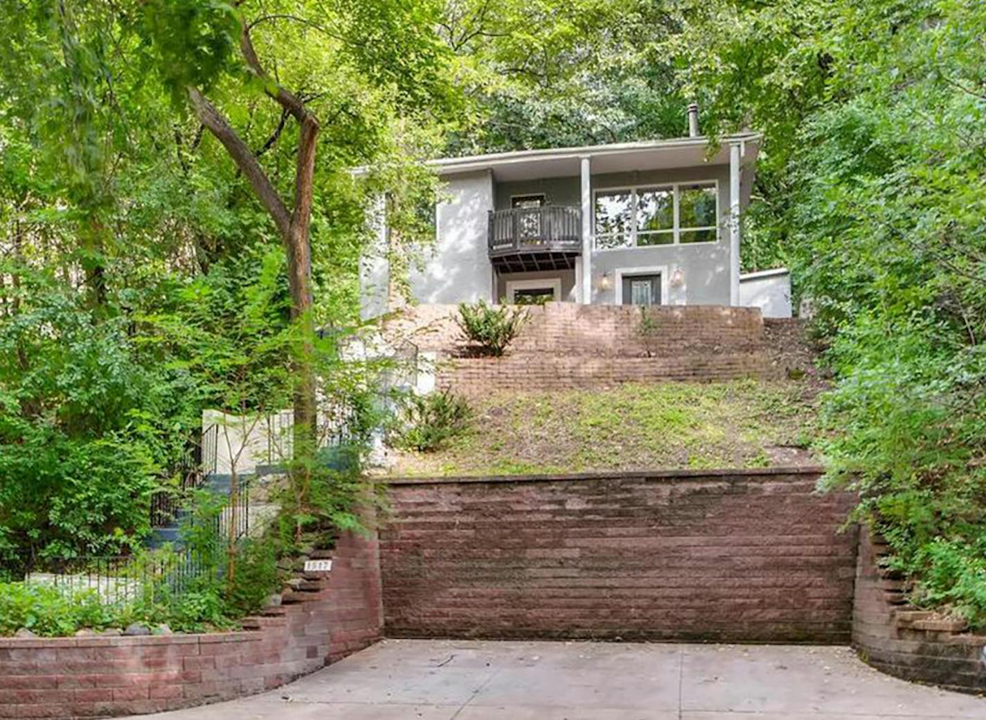 Minneapolis
Built in 1958, this three-bedroom, three-bath house located in the Bryn Mawr neighborhood has 1,810 square feet and features two bedrooms on the upper level, formal dining room, hardwood floors, balcony, full walkout basement and deck. Listed by Chris Ames, Re/Max Results, 651-552-2301.