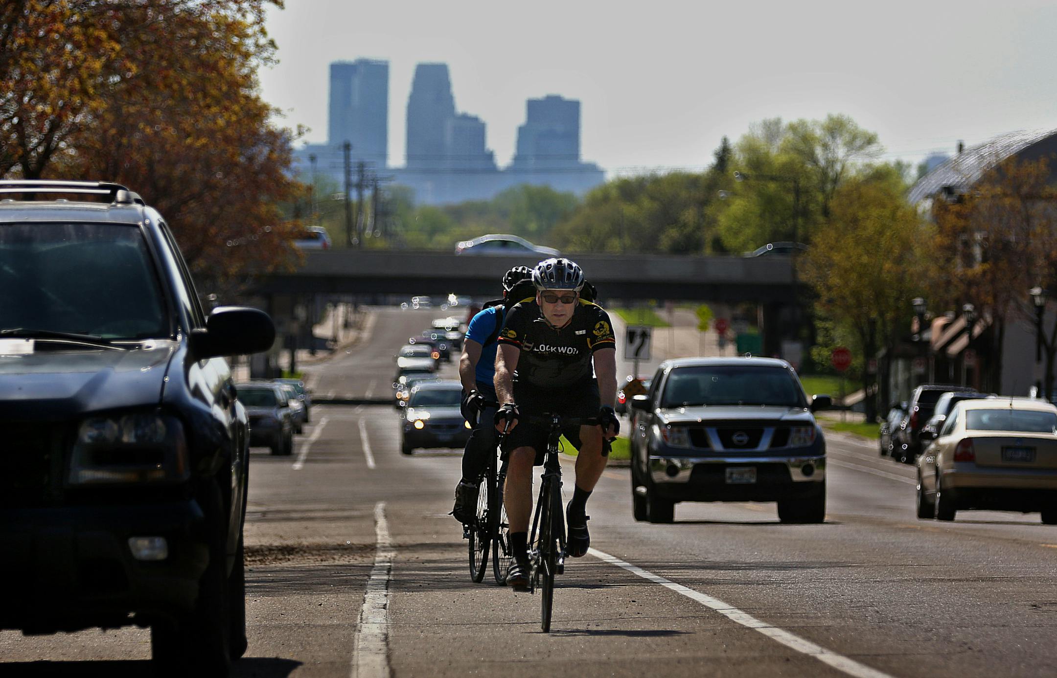 Chuck Hermes rode his bicycle through traffic along Como Ave. during his commute home after work in Minneapolis. A Stillwater resident, Hermes parks his car in Oakdale and rides the remaining 15 miles to his business in northeast Minneapolis. ] JIM GEHRZ ‚Ä¢ jgehrz@startribune.com / Minneapolis, MN / May 20 , 2014 / 4:00 PM / BACKGROUND INFORMATION: Riding his bike to work is "like yoga or meditation," said Chuck Hermes. That's a big reason why the Stillwater resident parks his
