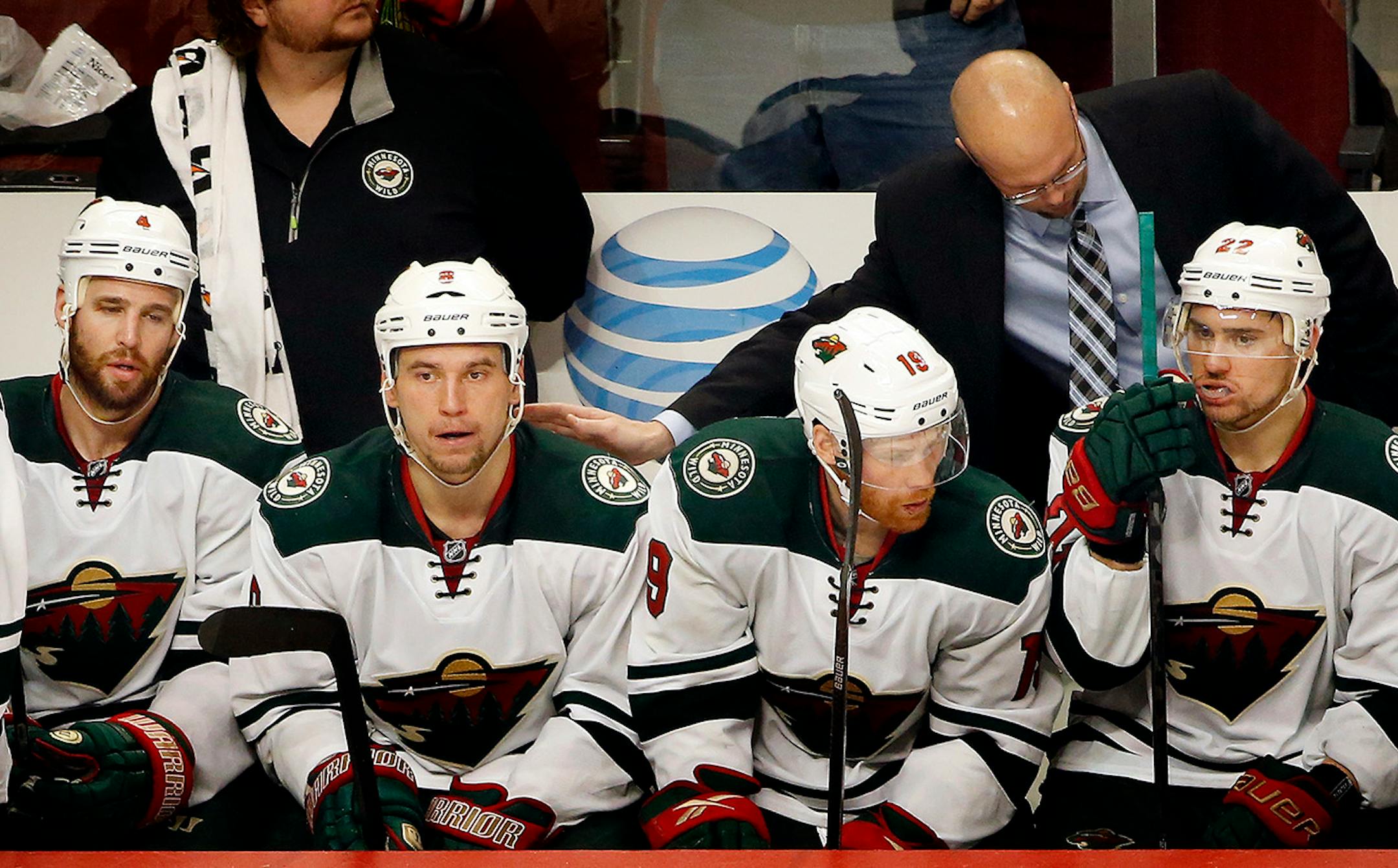 Wild head coach Mike Yeo and players on the bench after Chicago scored an empty net goal in the third period. ] CARLOS GONZALEZ cgonzalez@startribune.com - May 2, 2014, Chicago, Illinois, United Center, NHL, Minnesota Wild vs. Chicago Blackhawks, Stanley Cup Playoffs Round 2, Game 1