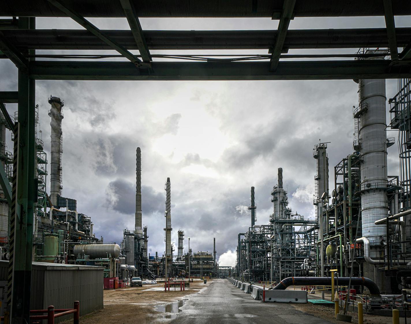 Flint Hills in Rosemount, one of the Midwest's largest oil refineries, is finishing up on several major construction projects totaling over $400 million.. (Glen Stubbe/Star Tribune)