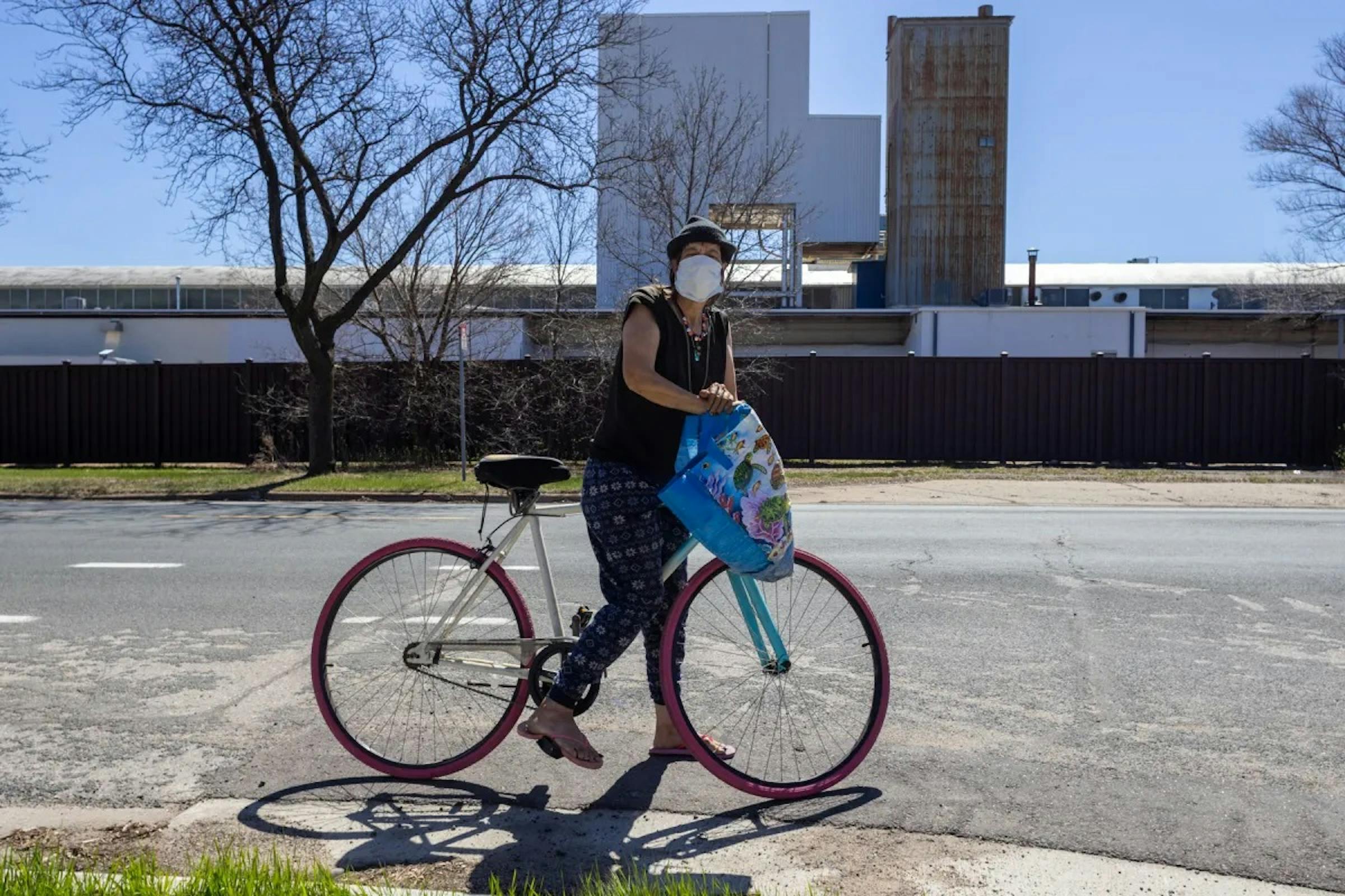 Neighbors frustrated by odors from north Minneapolis shingle factory