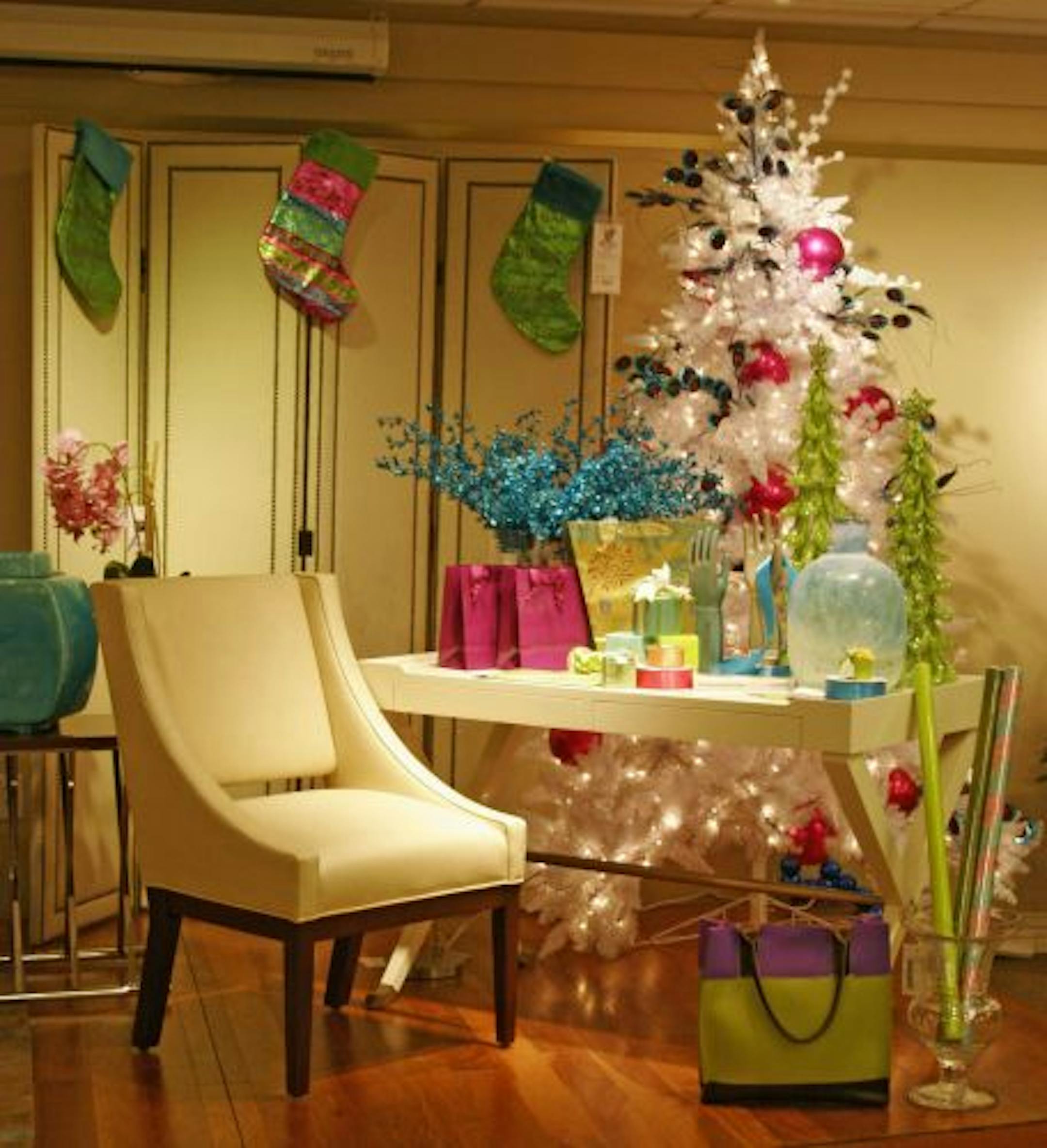 Turquoise takes a starring role in this Gabberts holiday vignette.