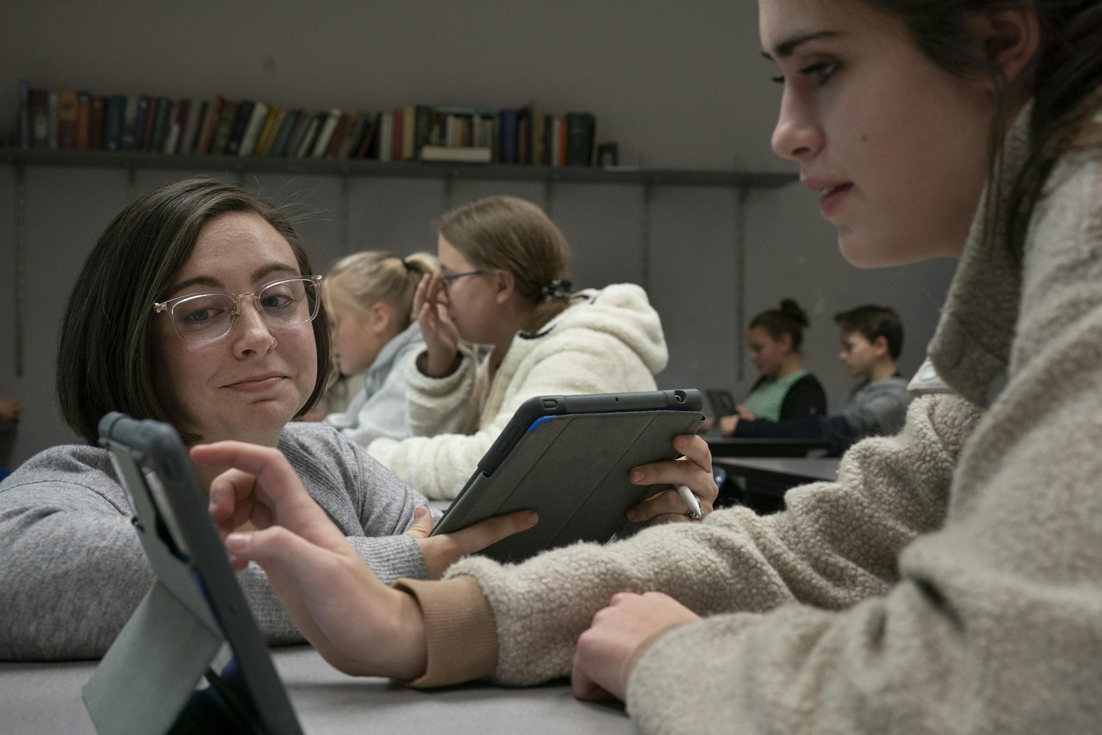Minnetonka English teacher Tessa Ikola left worked with 9th grader Kate Simington on ipads in her class.] Jerry Holt • Jerry.holt@startribune.com Minnetonka High School students using ipads in the classrooms Wednesday Oct. 30, 2019. in Minnetonka, MN. Jerry Holt