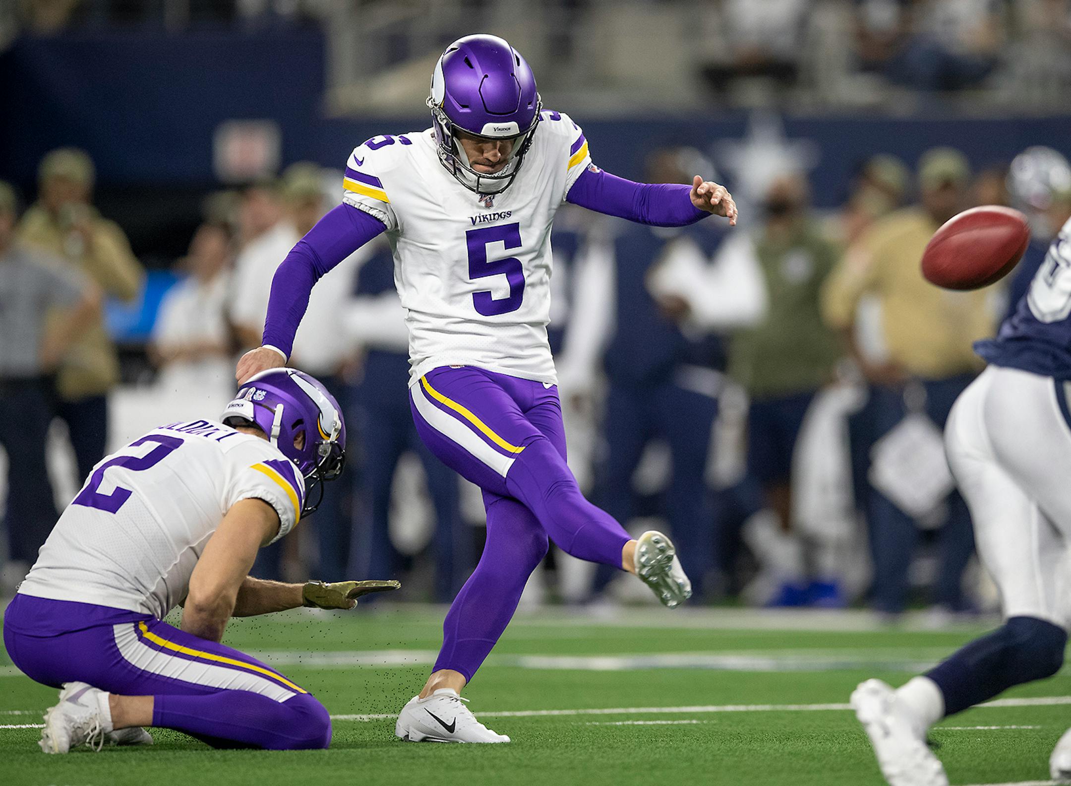 Minnesota Vikings kicker Dan Bailey kicked a field goal during the first quarter.
