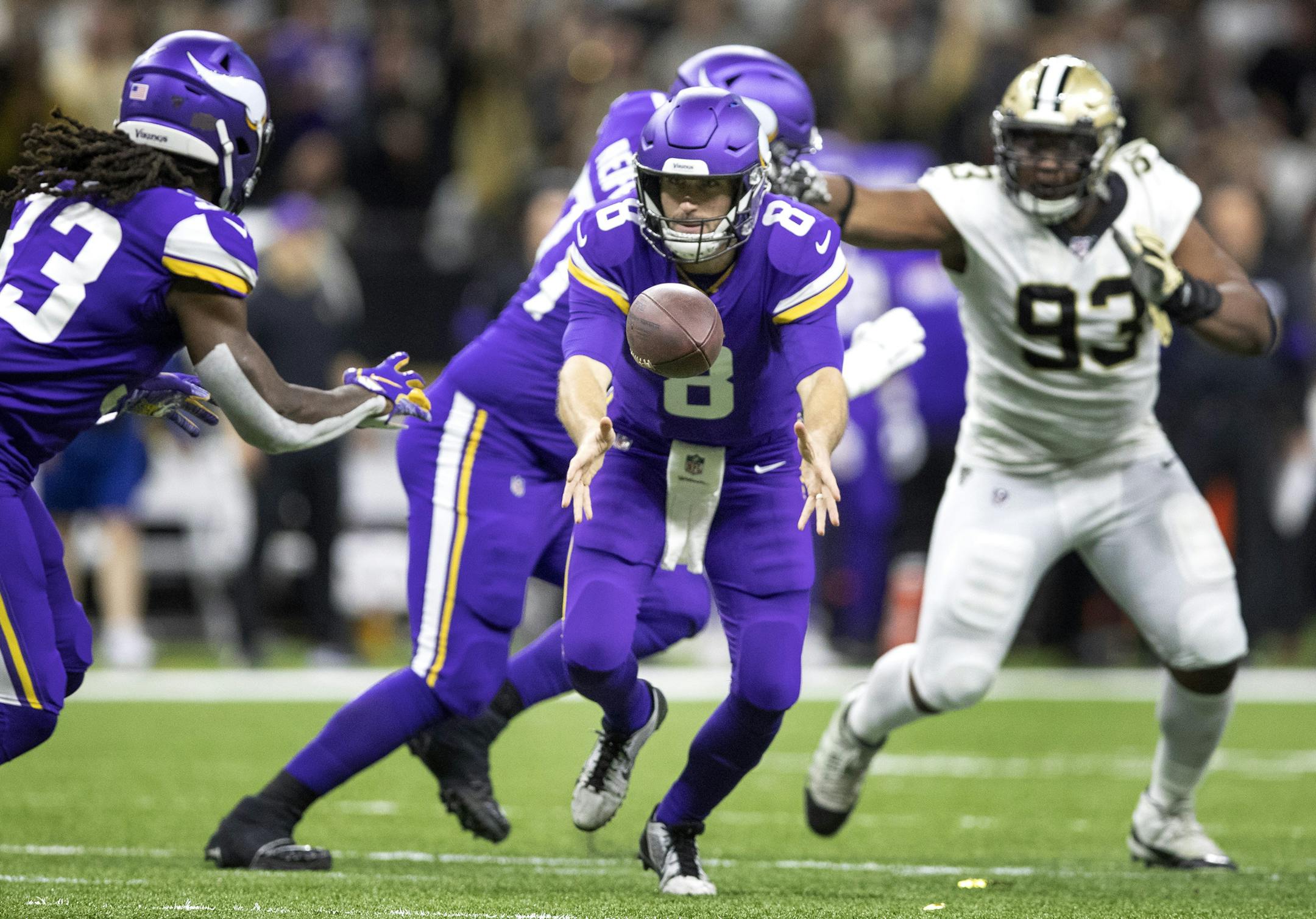 Kirk Cousins tossed to Dalvin Cook during the Vikings' victory Sunday.