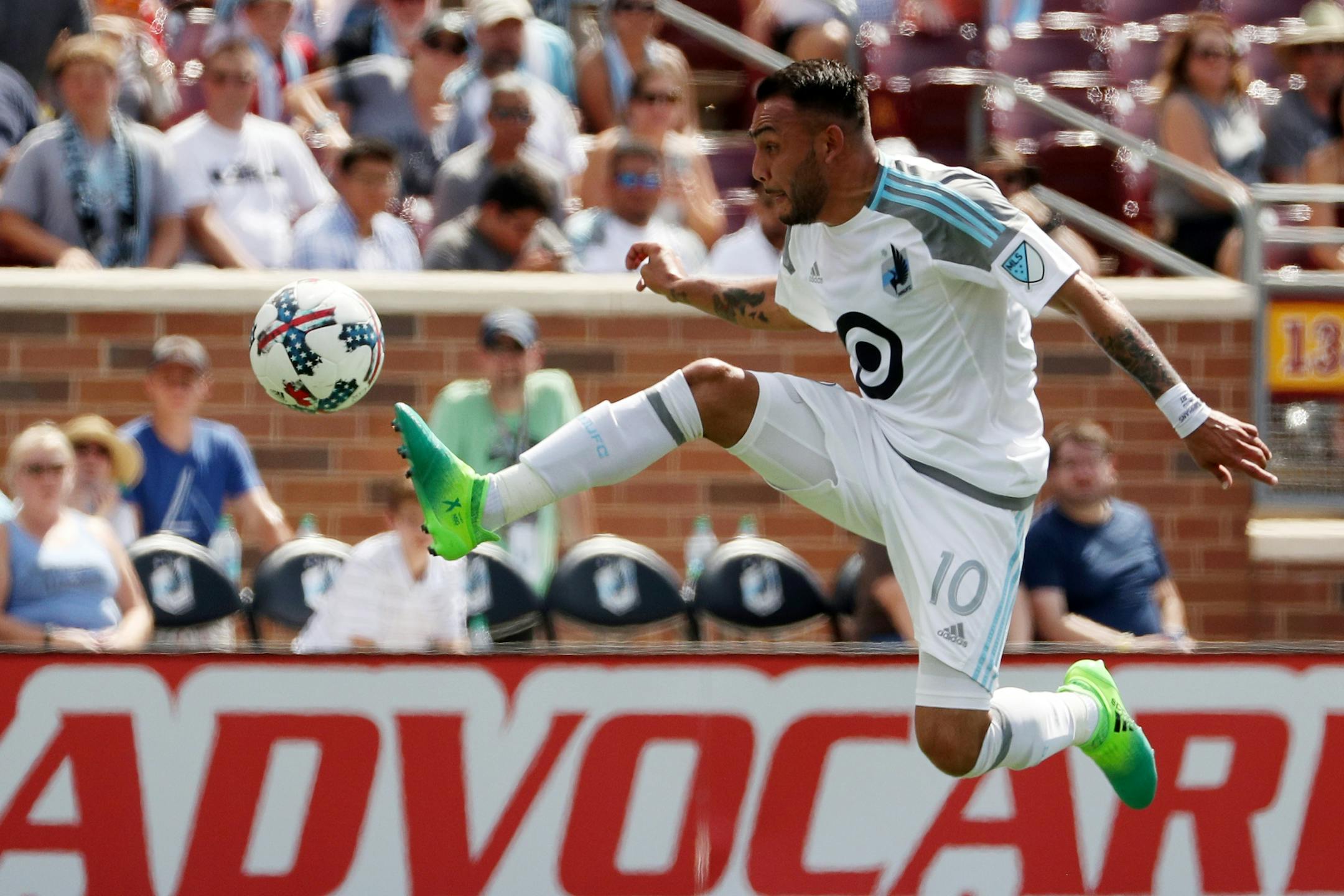 Minnesota United midfielder Miguel Ibarra (10) leapt to settle a long pass in the first half.