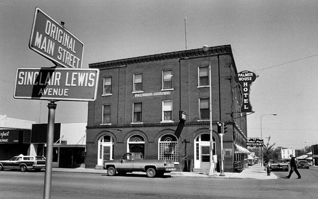 A 1981 photograph of the Palmer House Hotel in Sauk Centre.
