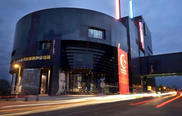 Guthrie Theater front-facing staffers move to form a union