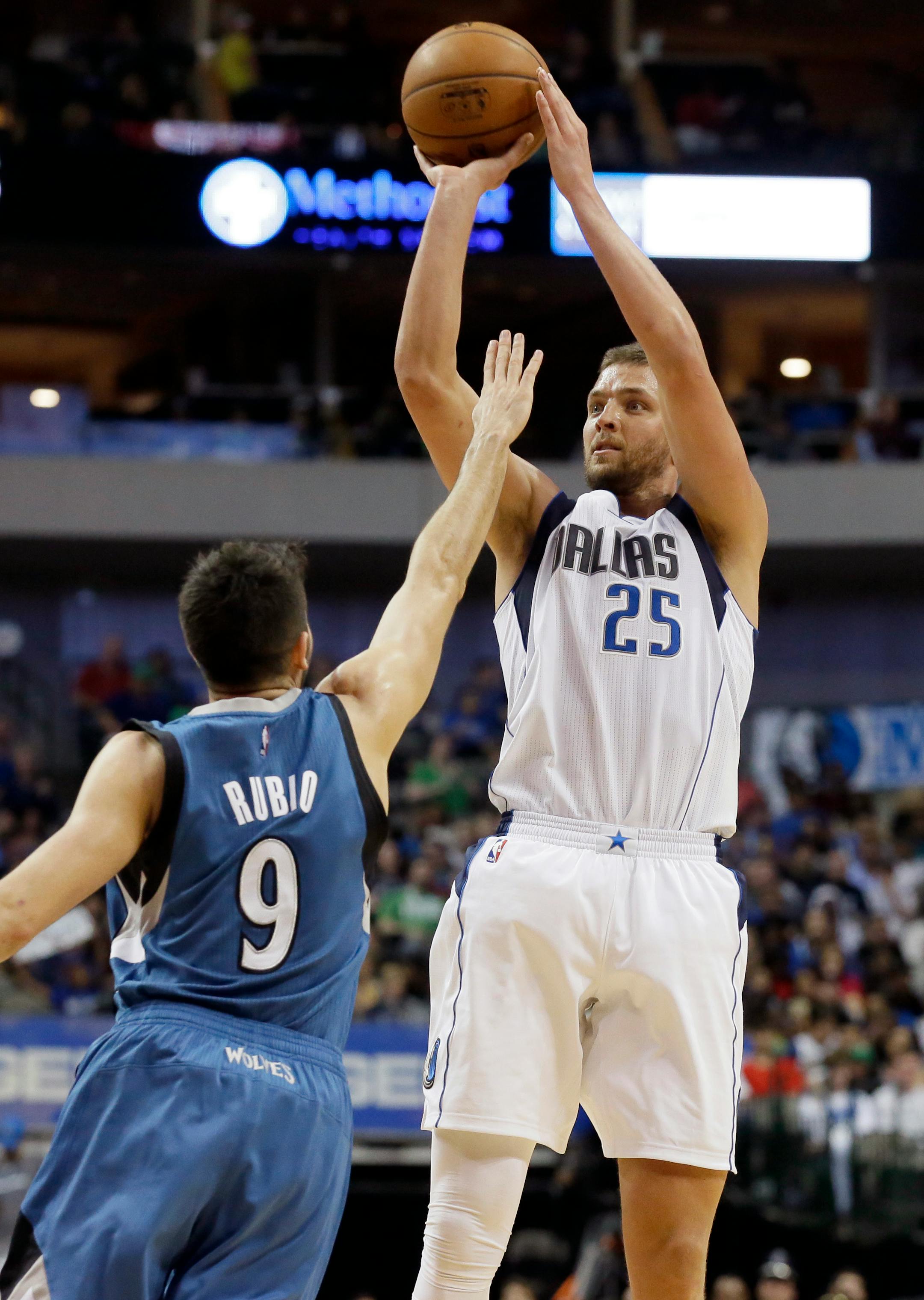 Dallas Mavericks forward Chandler Parsons (25) shoots against Minnesota Timberwolves guard Ricky Rubio (9) during the second half of an NBA basketball game Sunday, Feb. 28, 2016, in Dallas. The Mavericks won 128-101. (AP Photo/LM Otero)