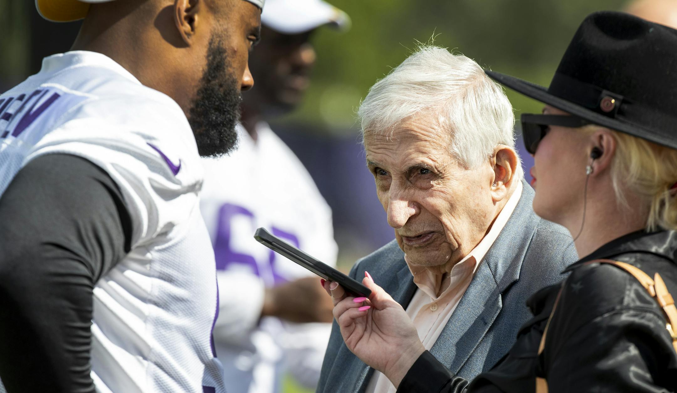 Star Tribune sport columnist Sid Hartman interviewed Minnesota Vikings defensive end Everson Griffen. ] CARLOS GONZALEZ • cgonzalez@startribune.com – Eagan, MN – July 29, 2019, TCO Performance Center, NFL, Minnesota Vikings Training Camp,