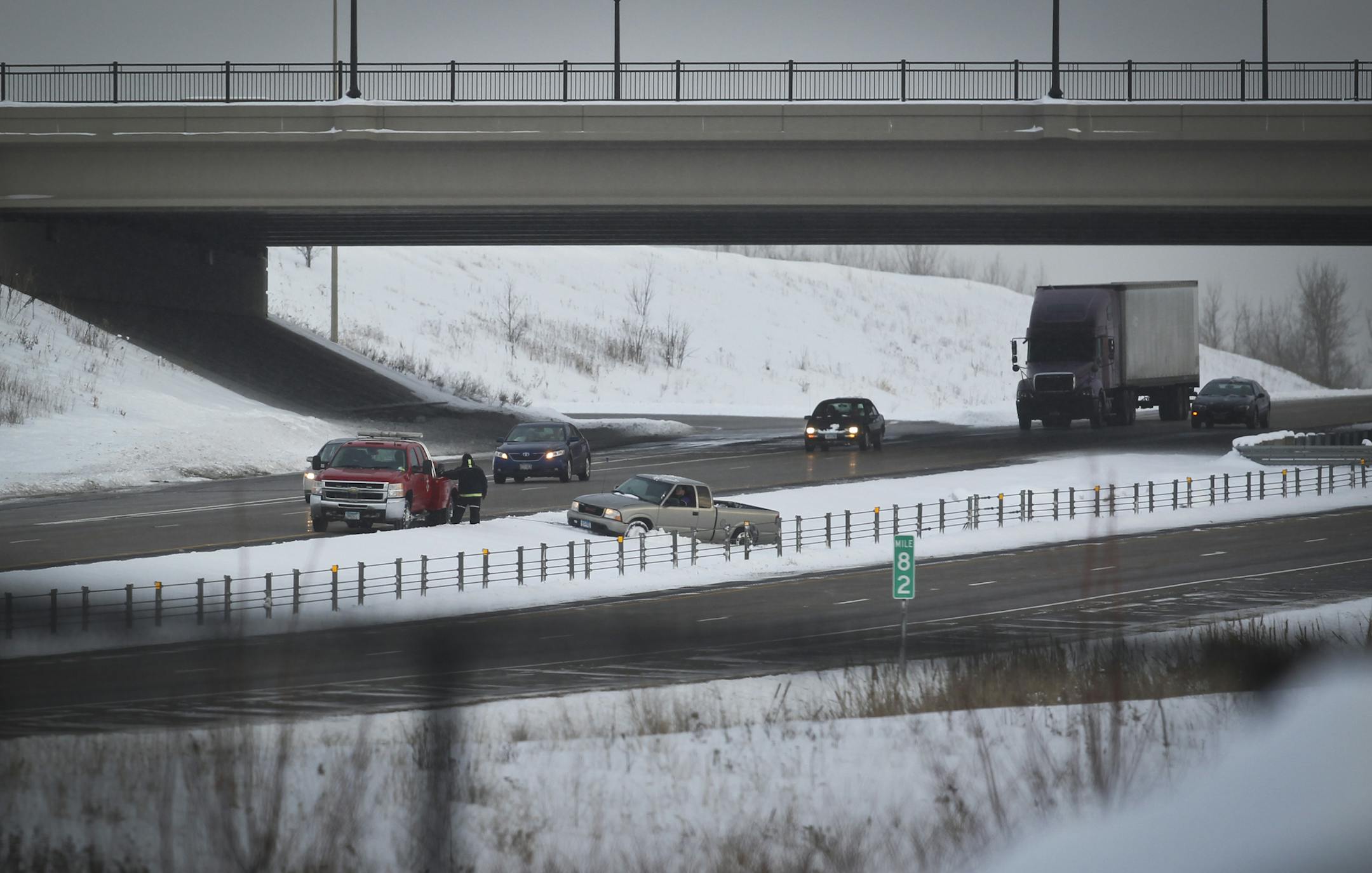 Afternoon commuter drove past County Road 70 on Tuesday, March 5, 2013, in Lakeville, Minn. ] (RENEE JONES SCHNEIDER * reneejones@startribune.com)