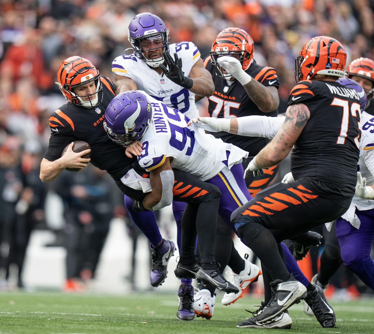 Minnesota Vikings linebacker Danielle Hunter (99) sacked Cincinnati Bengals quarterback Jake Browning (6) in the second quarter Saturday December ,16 ,2023 in,Cincinnati, OH. ] JERRY HOLT • jerry.holt@startribune.com