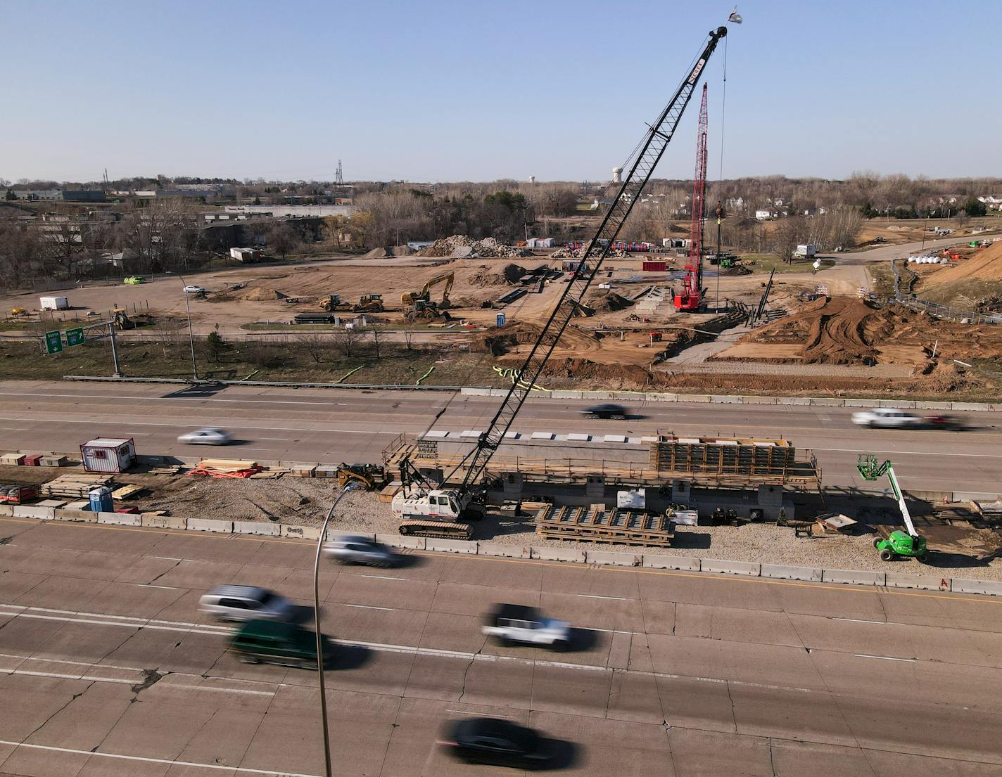 Afternoon rush hour traffic flows along the I-94 freeway Wednesday, April 12, 2023 just south of Oakdale, Minn.. Spring is here, and so is road construction season. On Wednesday, the Minnesota Department of Transportation announced its list of projects it will carry out over the next six months. A stretch of I-94 between Oakdale and Lakeland could prove particularly disruptive. ] AARON LAVINSKY • aaron.lavinsky@startribune.com