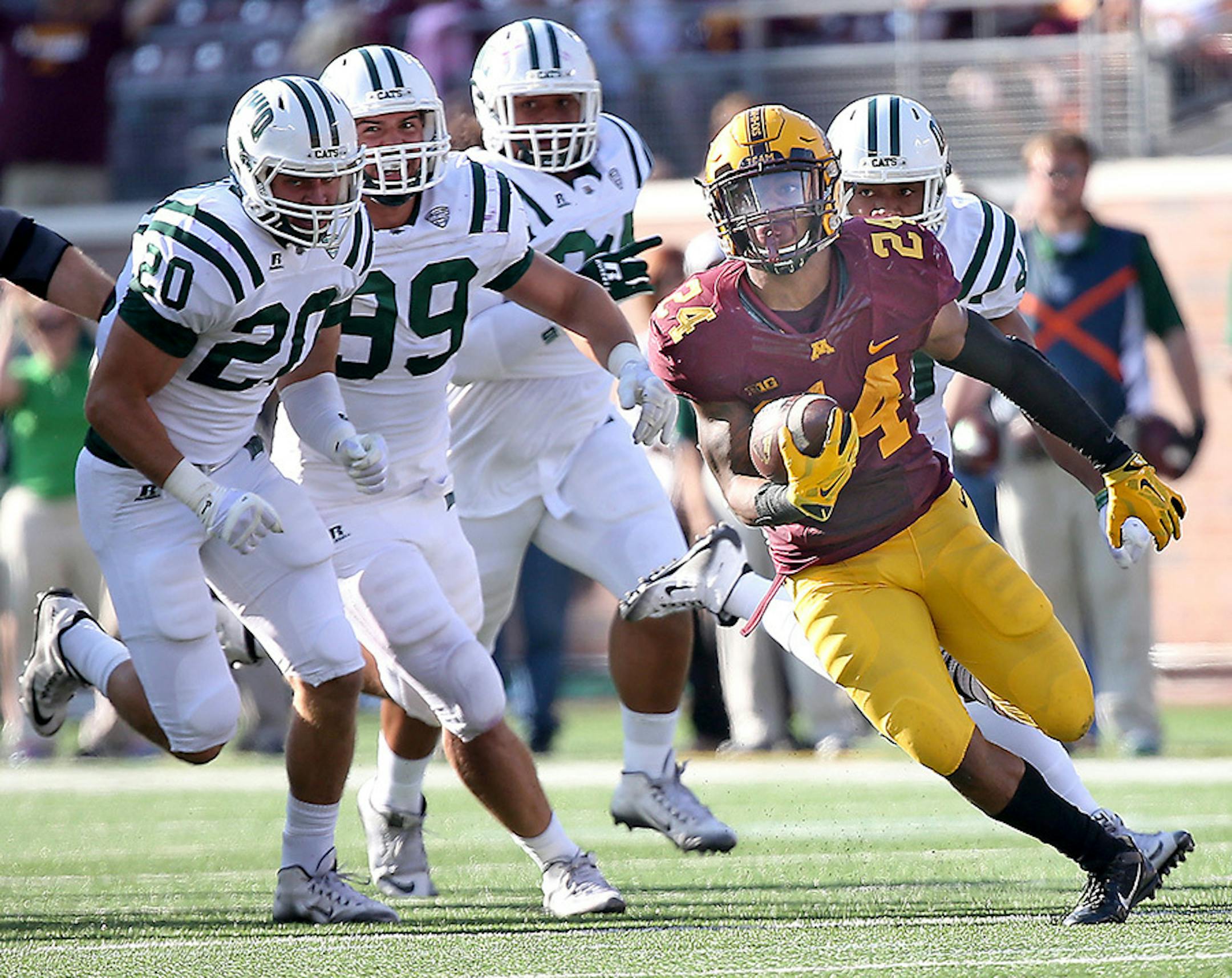 Minnesota's running back Rodney Smith ran the ball in the third quarter as the Gophers took on Ohio at TCF Bank Stadium, Saturday, September 26, 2015 in Minneapolis, MN.