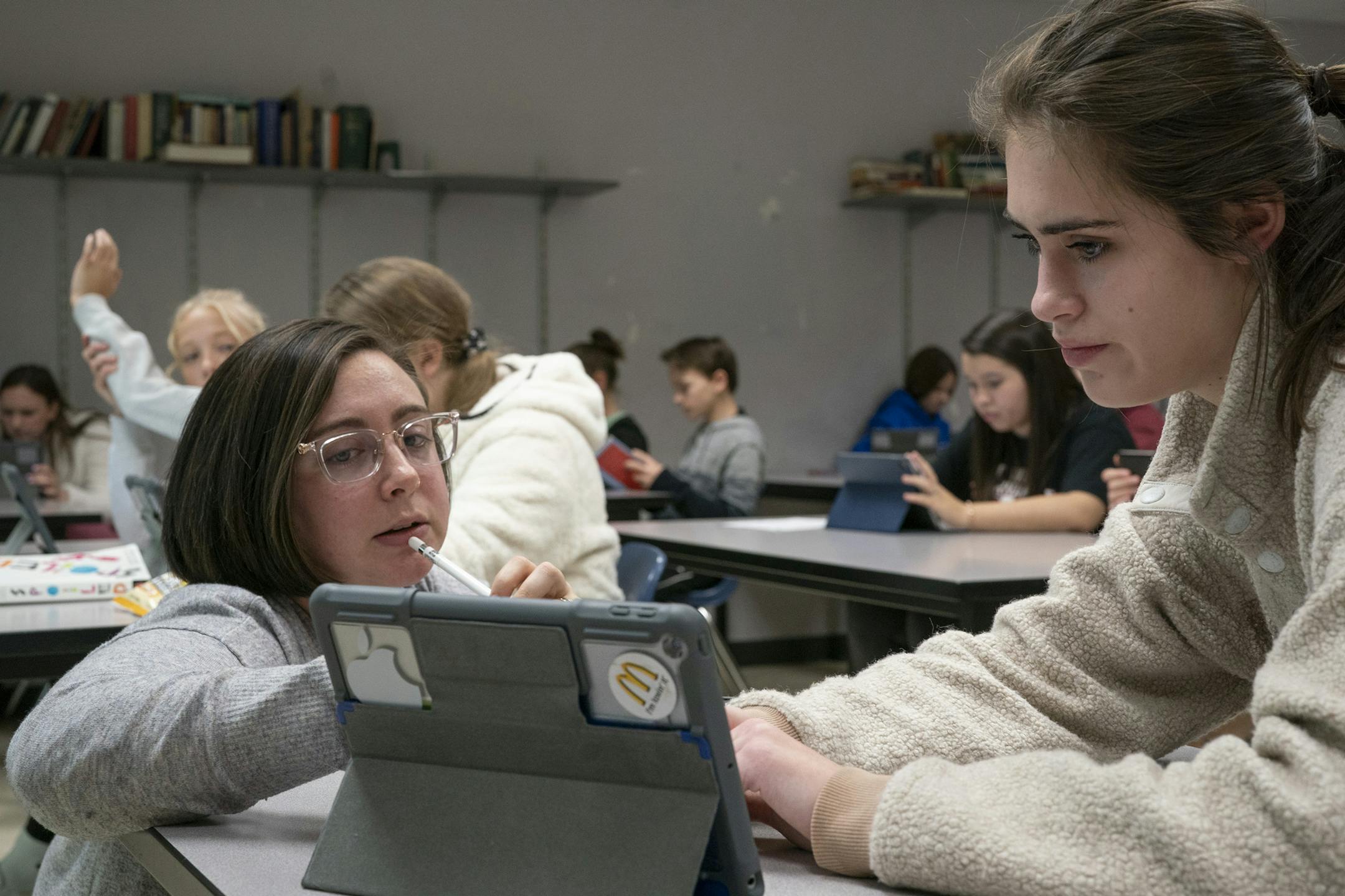 Minnetonka English teacher Tessa Ikola left worked with 9th grader Kate Simington on ipads in her class.] Jerry Holt • Jerry.holt@startribune.com Minnetonka High School students using ipads in the classrooms Wednesday Oct. 30, 2019. in Minnetonka, MN. Jerry Holt