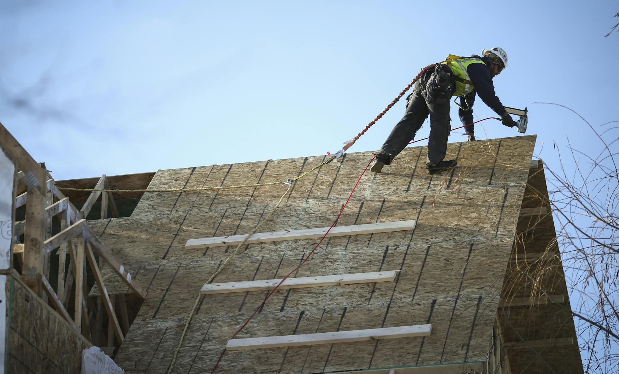 Construction worker Ian Singer worked on the roof of a house construction in Minnetonka, Minn. on Wednesday, December 18, 2014. ] RENÉE JONES SCHNEIDER reneejones@startribune.com